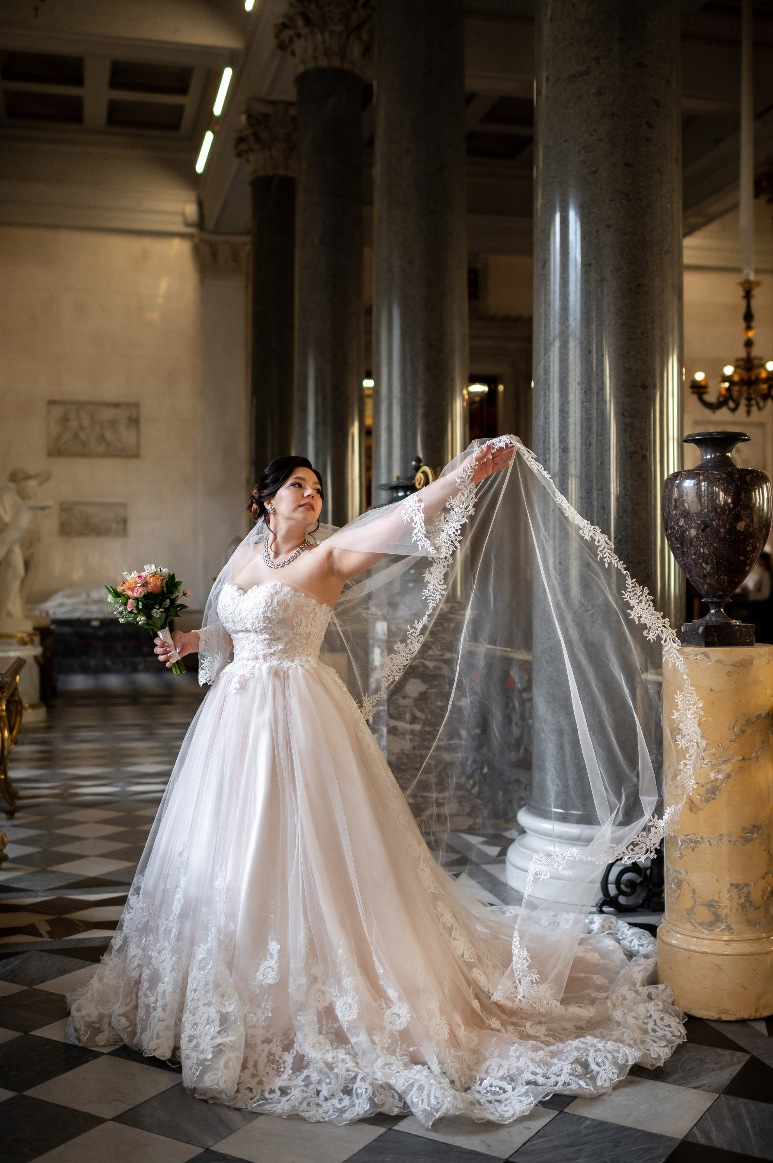 Самая красивая свадебная фотосессия в Эрмитаже. Лучшие свадебные фотографии в Эрмитажа. Портретный, семейный и свадебный фотограф в Санкт-Петербурге и в Пушкине Ширяев Денис