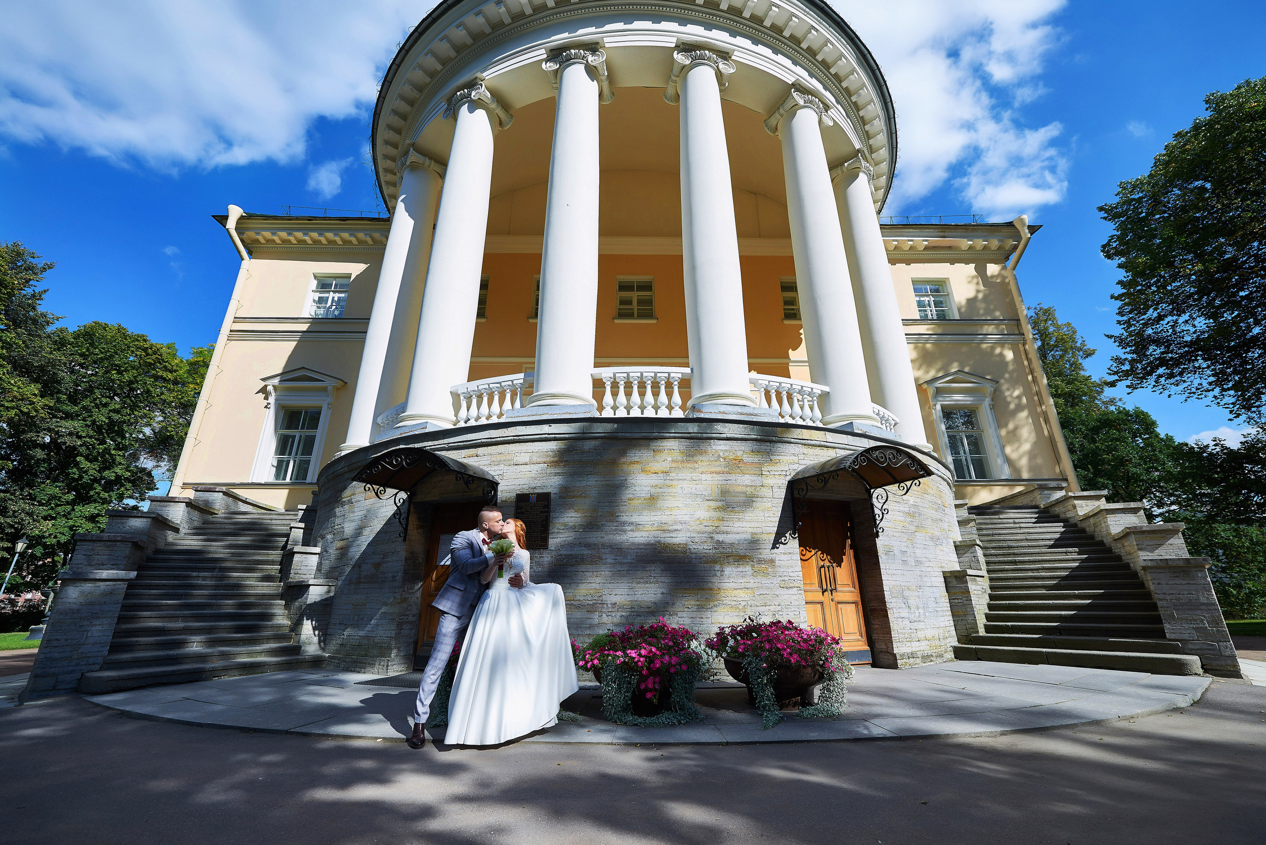 Красивейшая свадебная прогулка для проведения фотосессии своей свадьбы по Екатерининскому парку в Пушкине Наталии и Александра. Портретный, семейный и свадебный фотограф в Санкт-Петербурге и в Пушкине Ширяев Денис