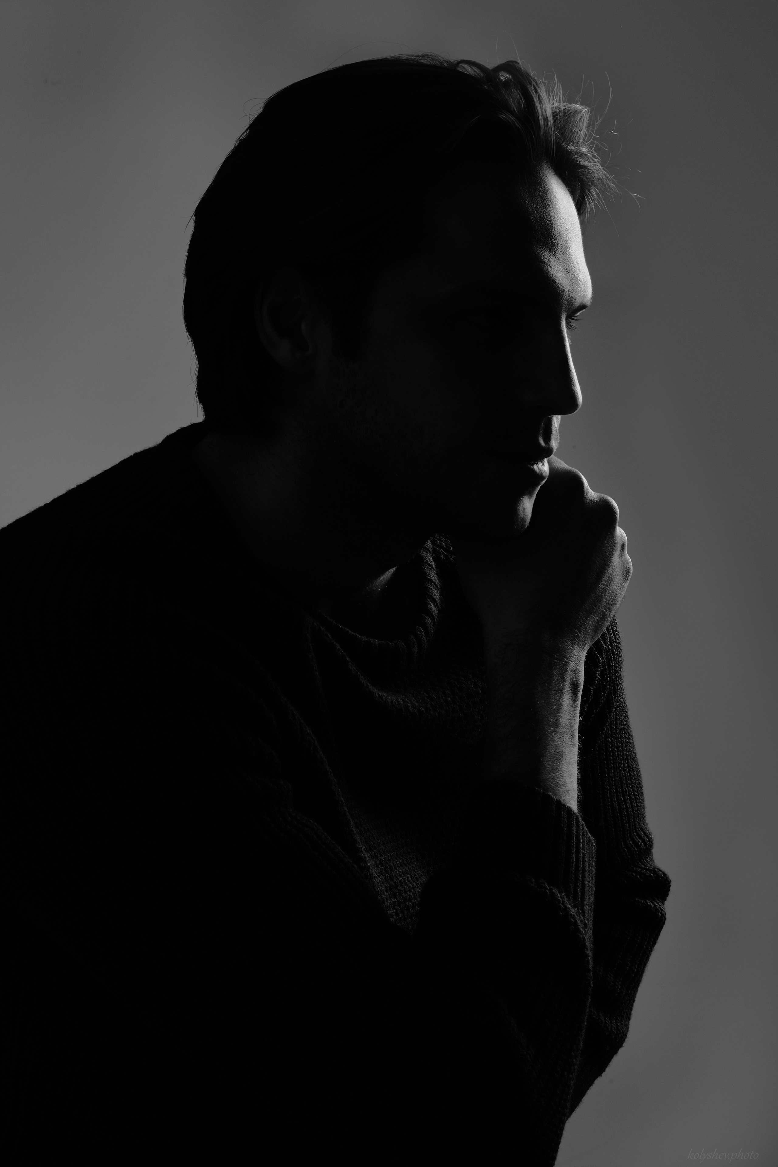 фотосессия для мужчины в низком ключе в студии в Раменском фотограф Колышева Виктория