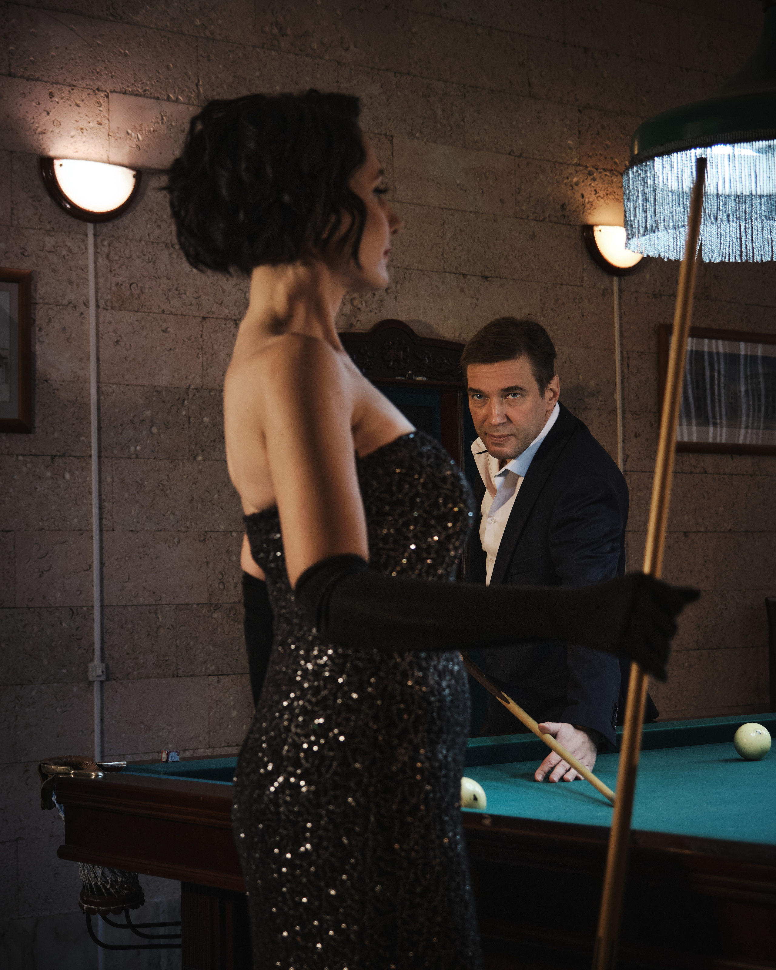 Фотосессия лавстори в бильярдной в Москве. Портретный фотограф на новый год в Москве Виктория Колышева