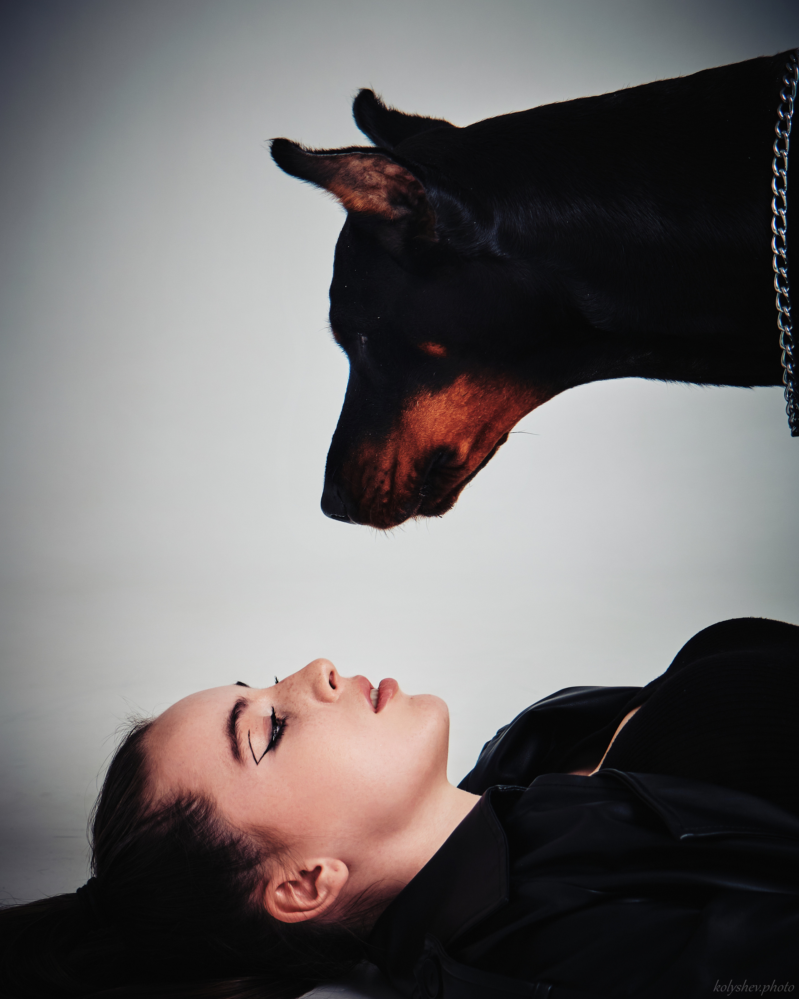 фэшн-портрет с доберманом