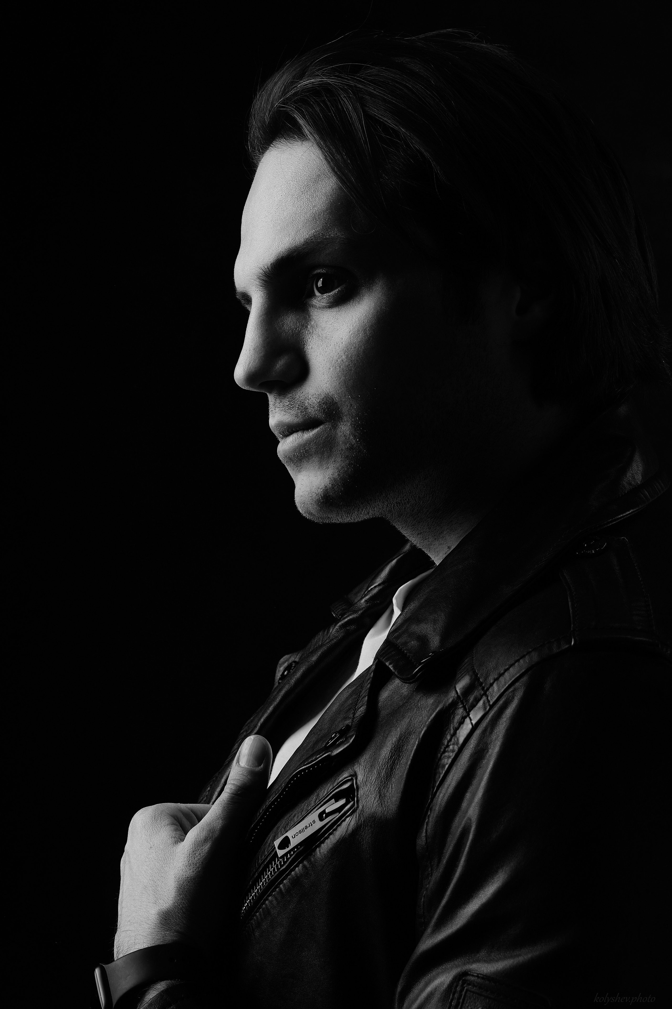 фотосессия для мужчины в низком ключе в студии в Люберцах фотограф Колышева Виктория