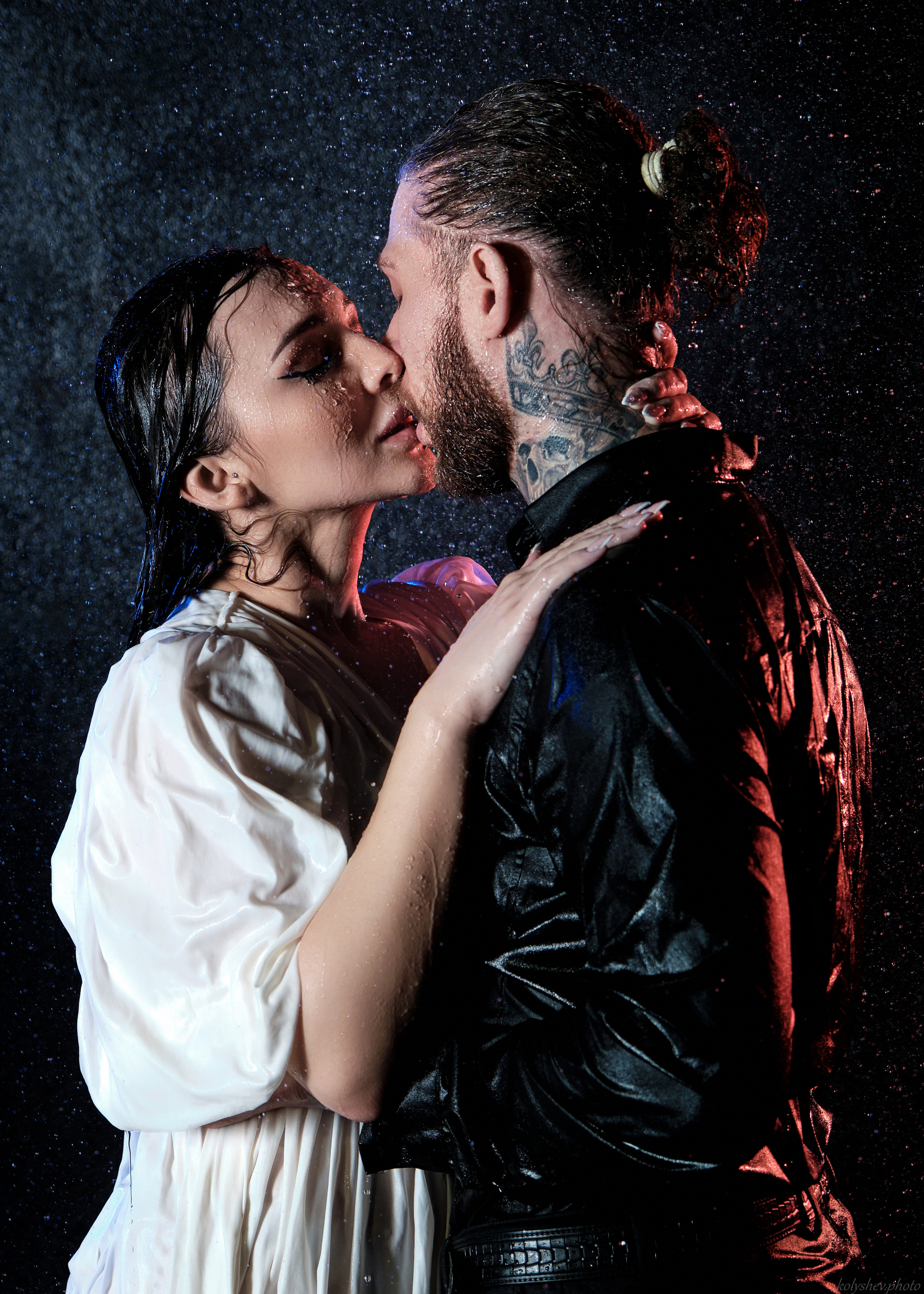 Фотосессия лавстори под дождём. Портретный фотограф на новый год в Москве Виктория Колышева