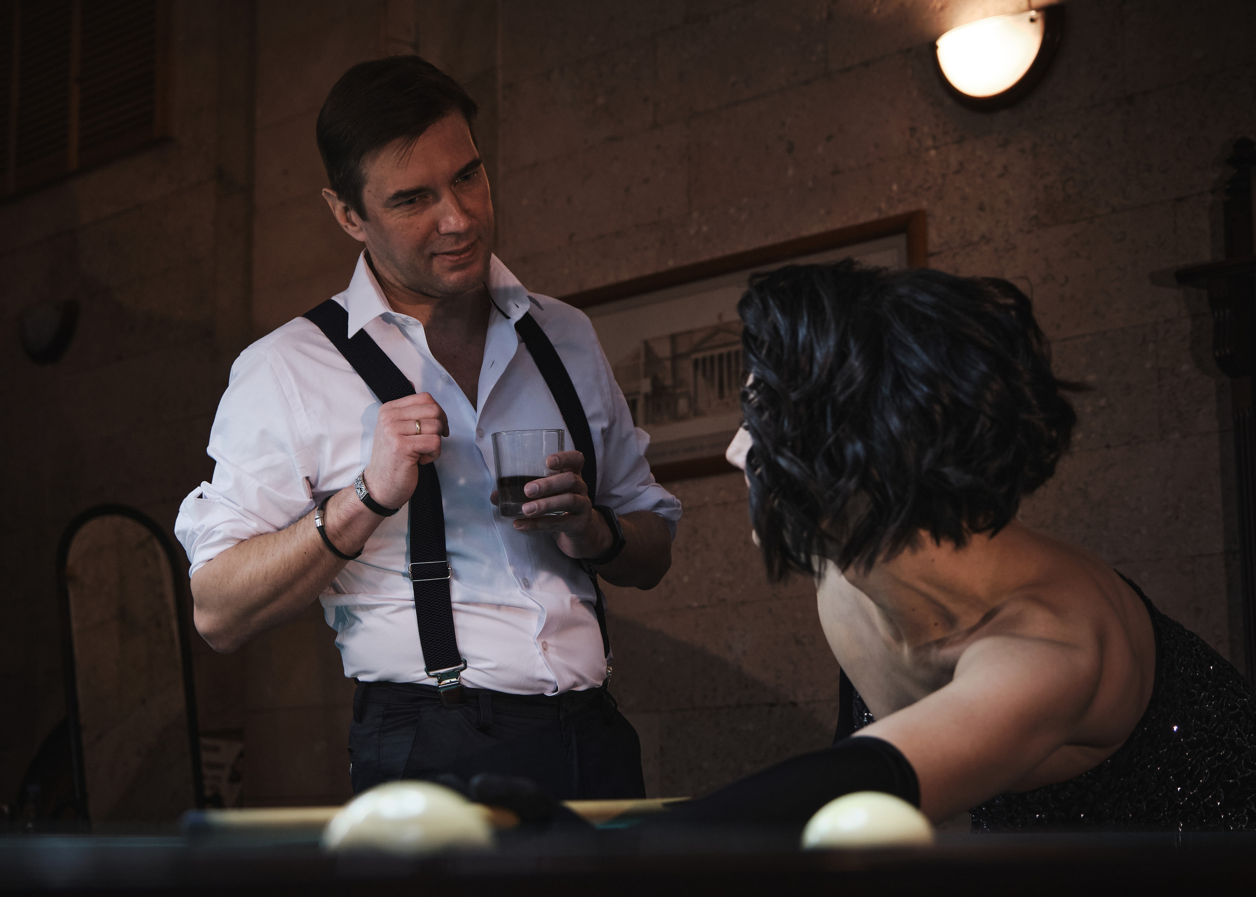 Фотосессия лавстори в бильярдной в Москве. Портретный фотограф на новый год в Москве Виктория Колышева