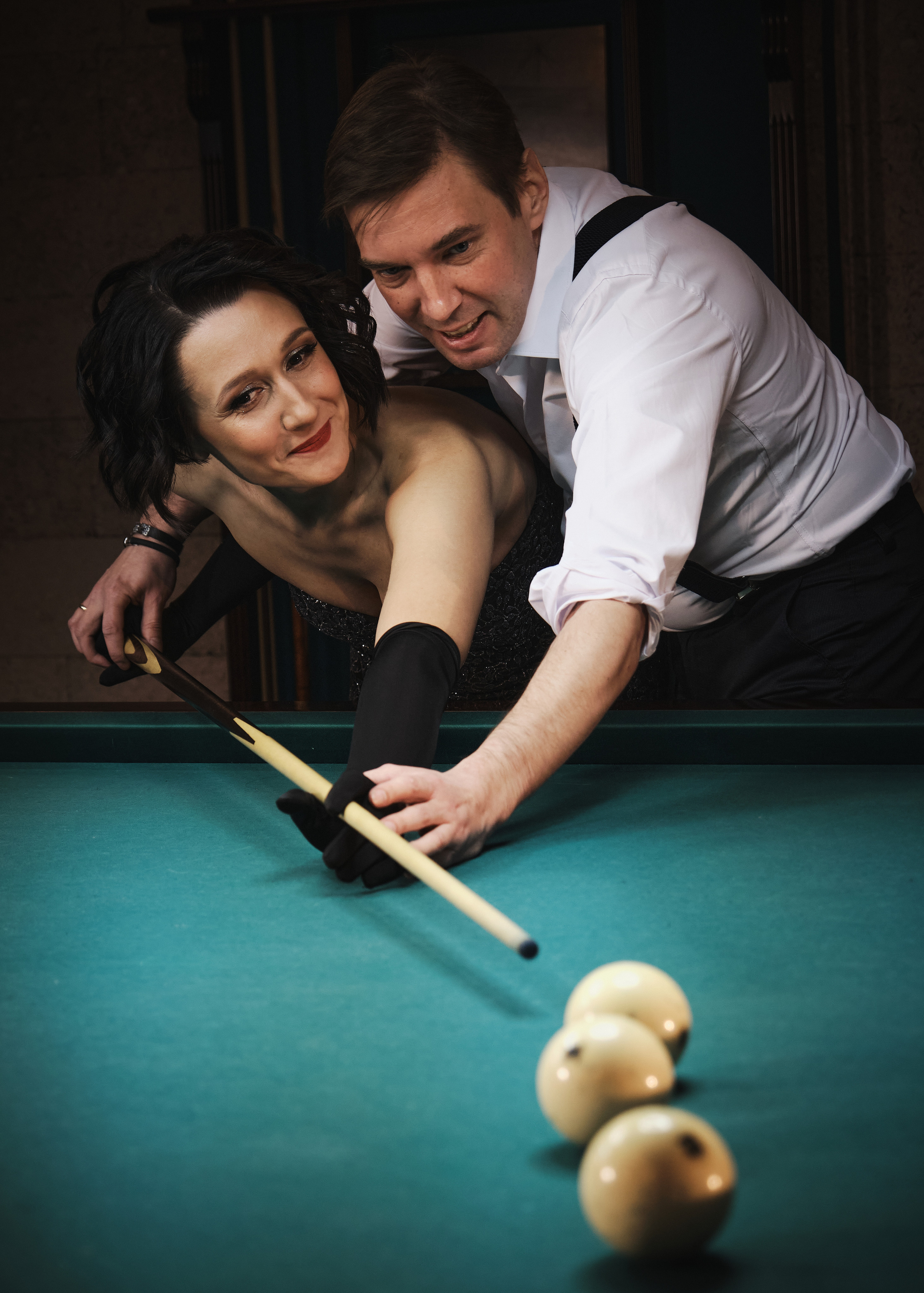 Фотосессия лавстори в бильярдной в Москве. Портретный фотограф на новый год в Москве Виктория Колышева