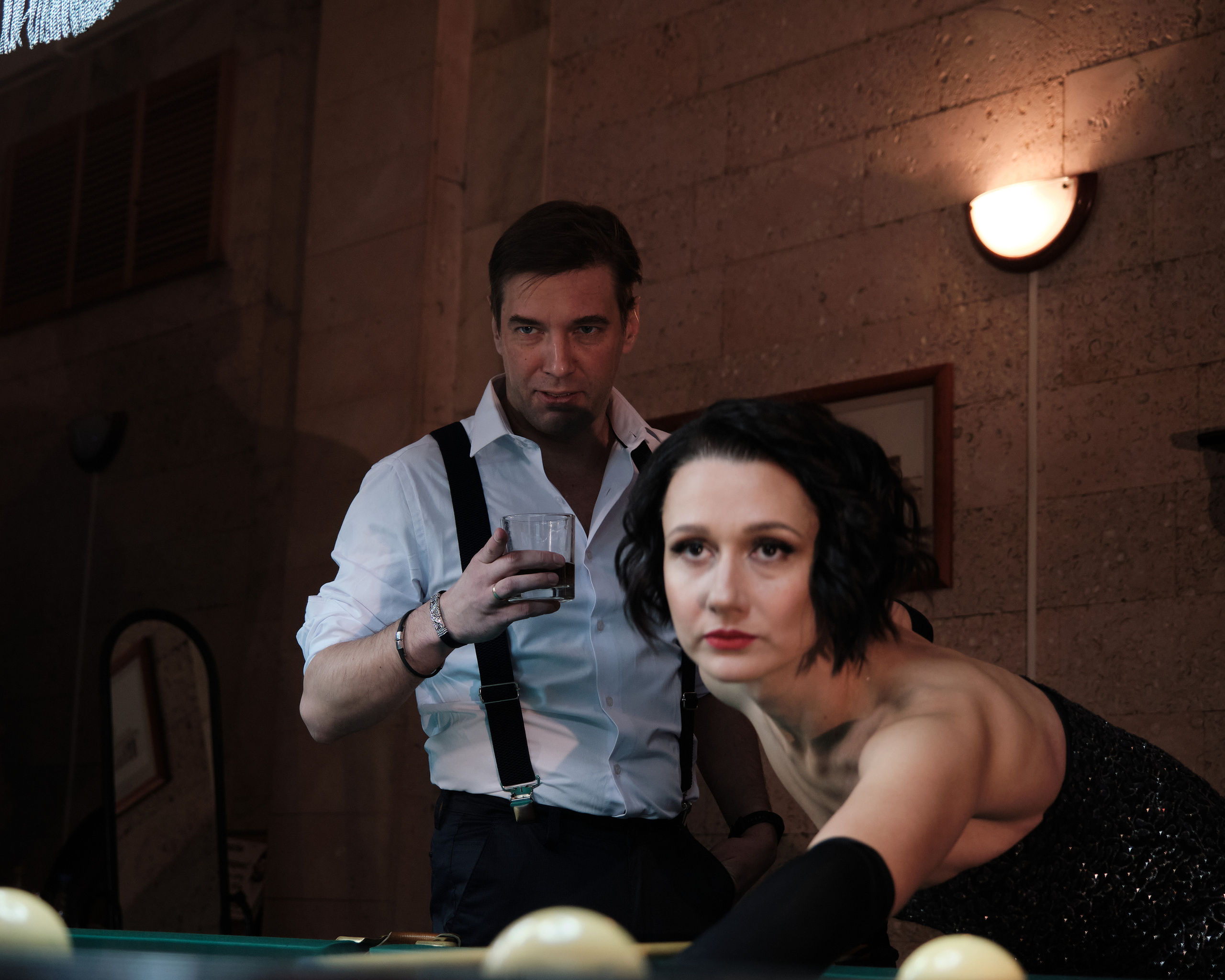 Фотосессия лавстори в бильярдной в Москве. Портретный фотограф на новый год в Москве Виктория Колышева