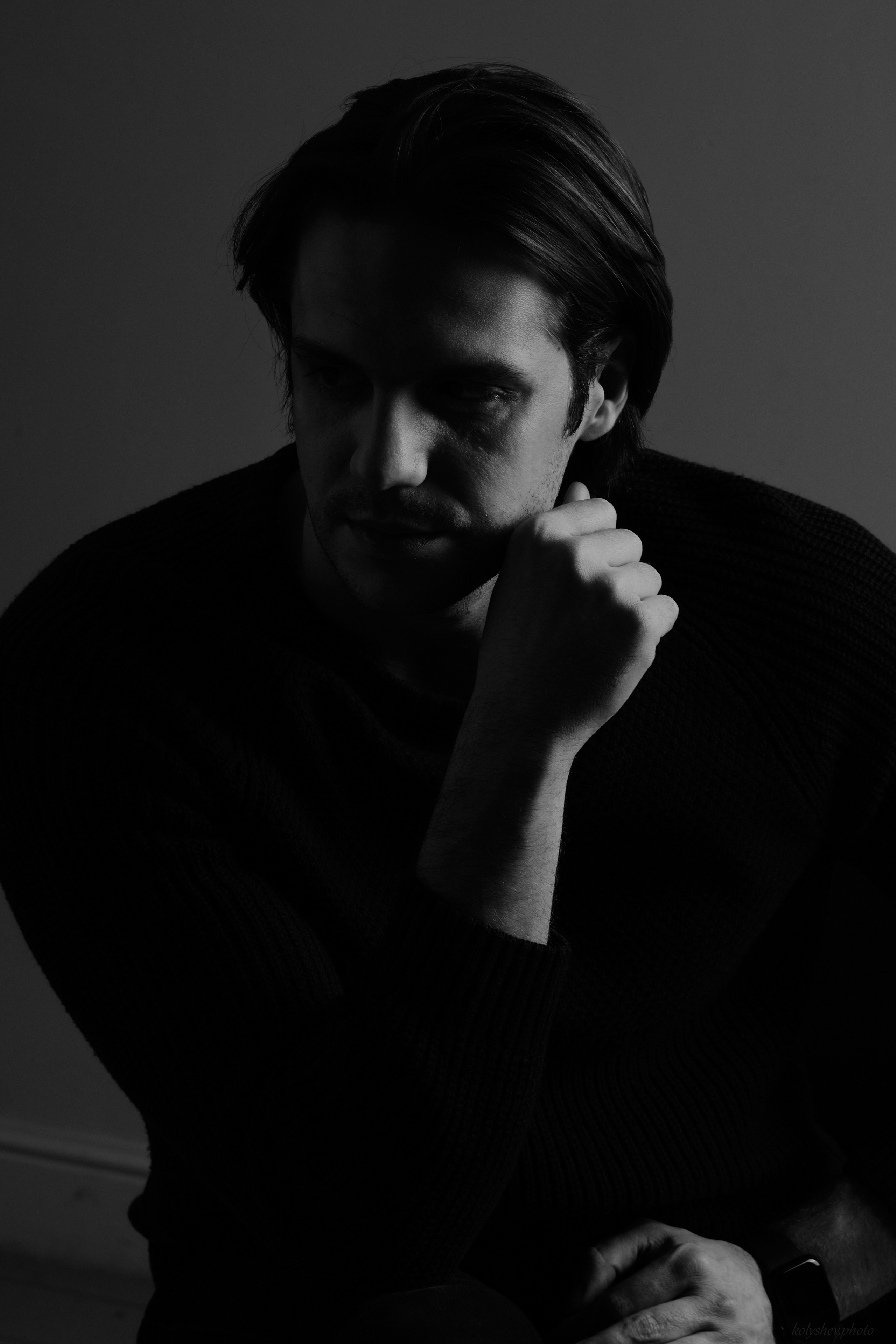 фотосессия для мужчины в низком ключе в студии в жУковском фотограф Колышева Виктория