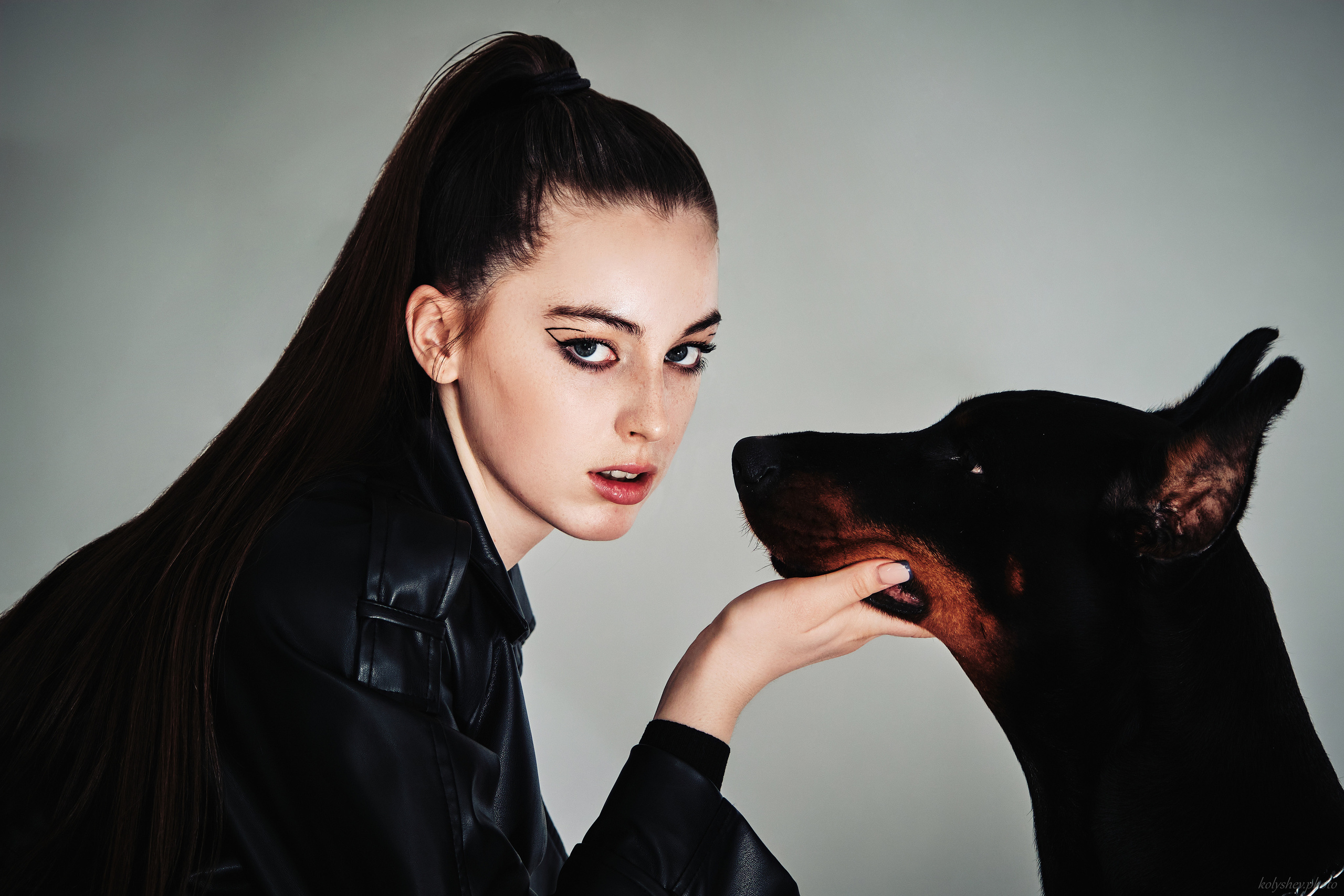 фэшн-портрет с доберманом