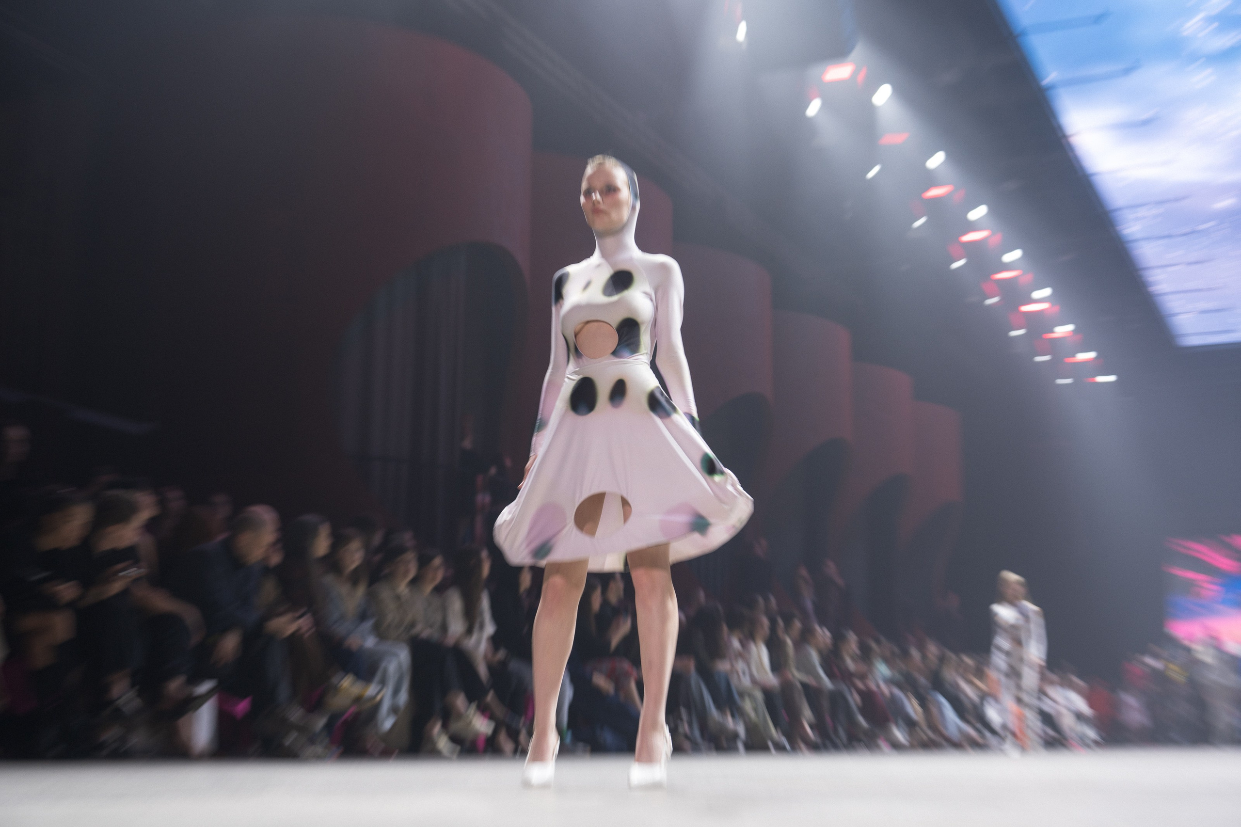 Показ Школы дизайна НИУ ВШЭ. Фотограф Николай Прокофьев модельные тесты в Москве