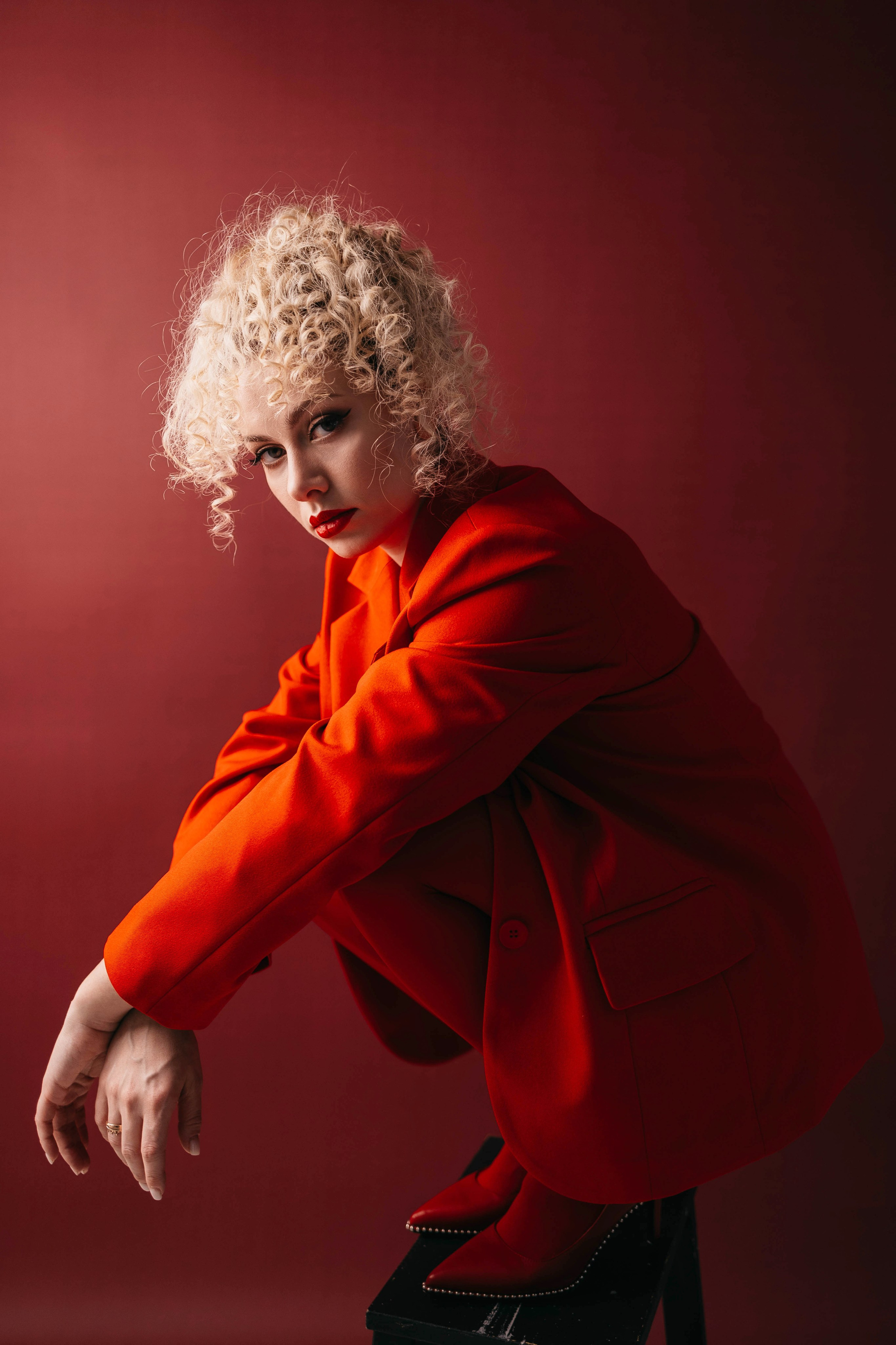 Ира в красном. Фотостудия Cute_photostudio в Твери. Фотограф в Твери Лагодная Яна