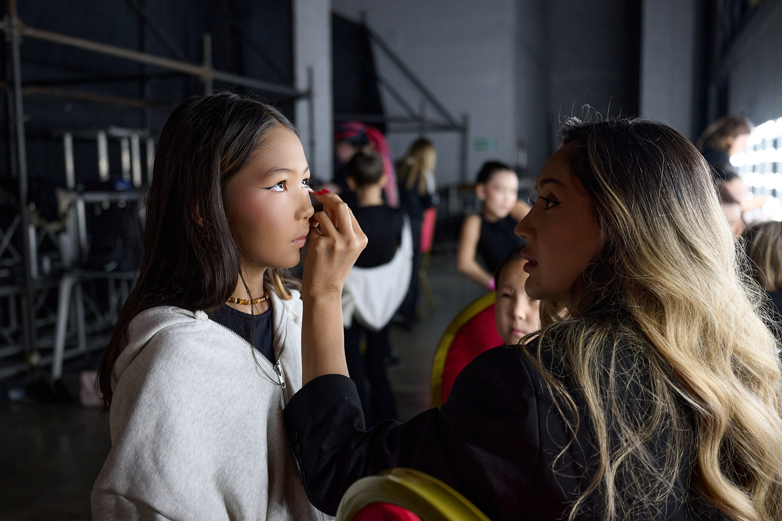 Kazakhstan fashion day 2025. Backstage. Дима Бабушкин. Фотограф. Подиум. Репортаж. Творчество. Дорого