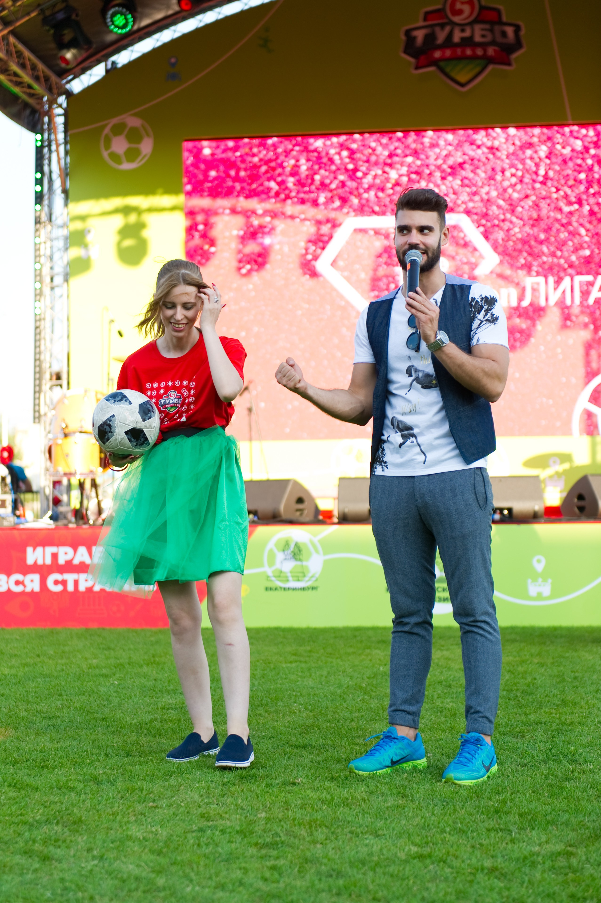Турбофутбол (корпоративное соревнование «Пятерочки»). Репортажный фотограф и видеограф Слава Думчев. Тимбилдинги, отчетники, корпоративы