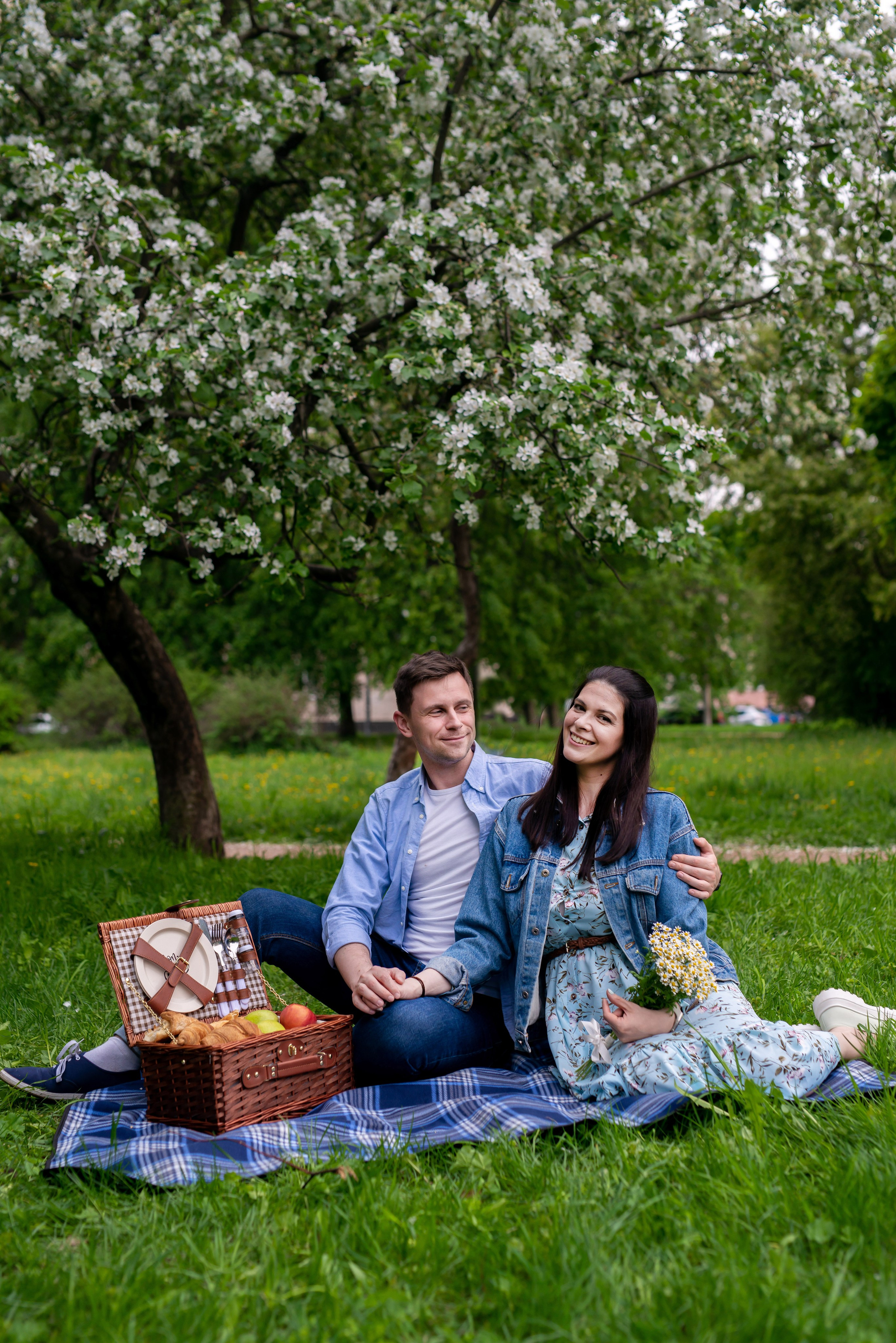 Наташа и Дима (фотосессия в цветущих садах). Портретный, семейный и свадебный фотограф в Санкт-Петербурге и в Пушкине Ширяев Денис