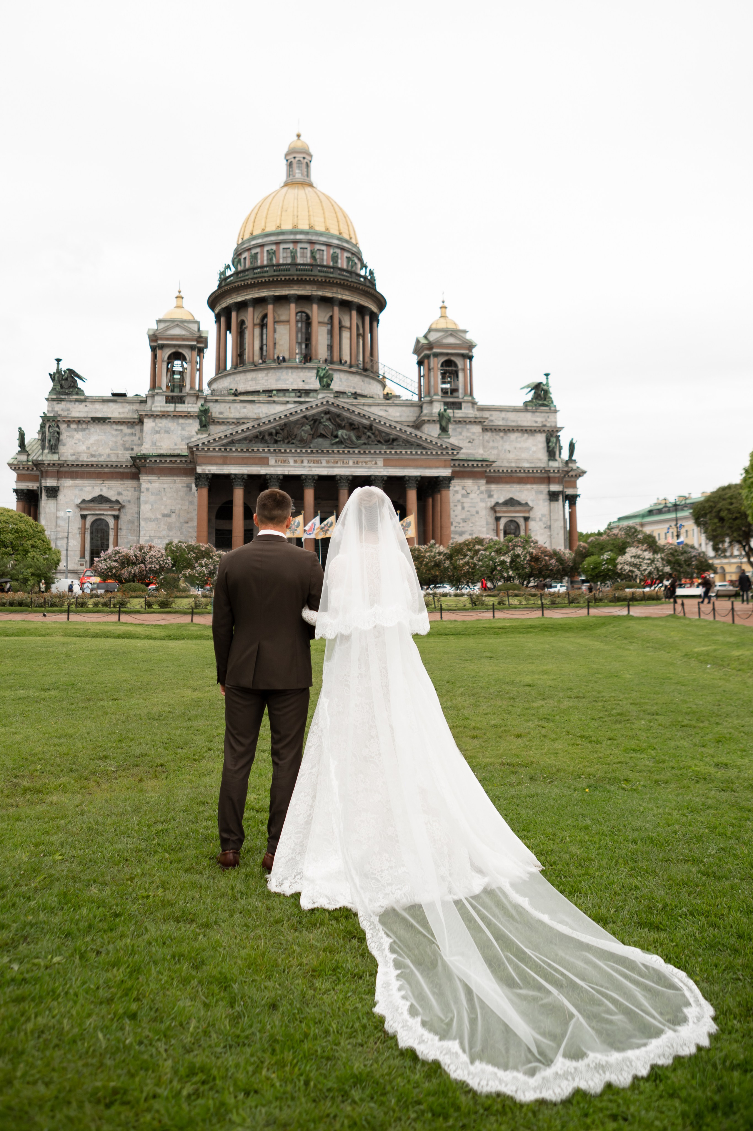 Свадебная фотопрогулка в центре Петербурга.