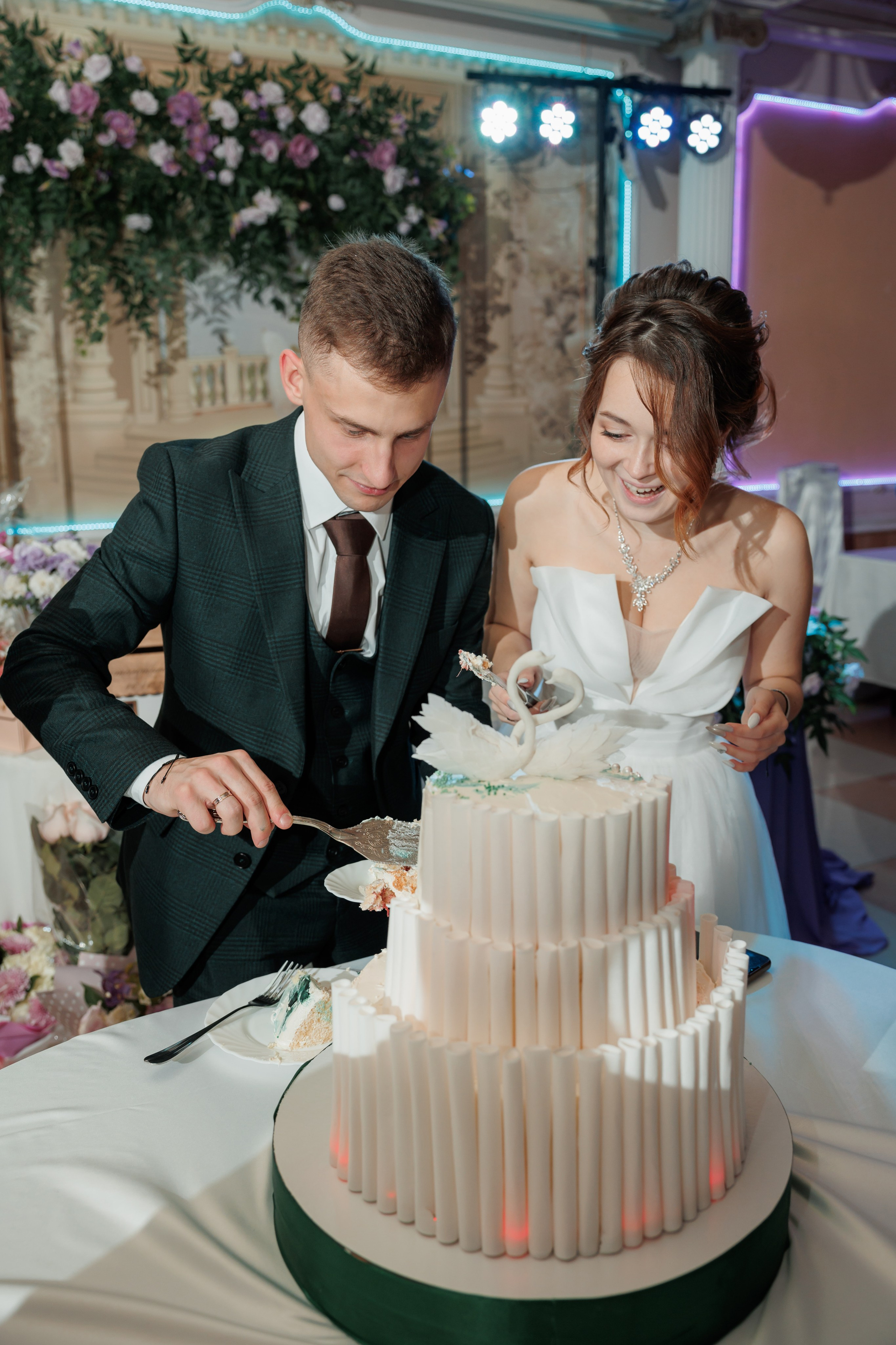 Константин и Дарья, ЗАГС ВДНХ, отель Soluxe, ресторан «Антик». Свадебный и репортажный фотограф (Москва, Королев и другие)