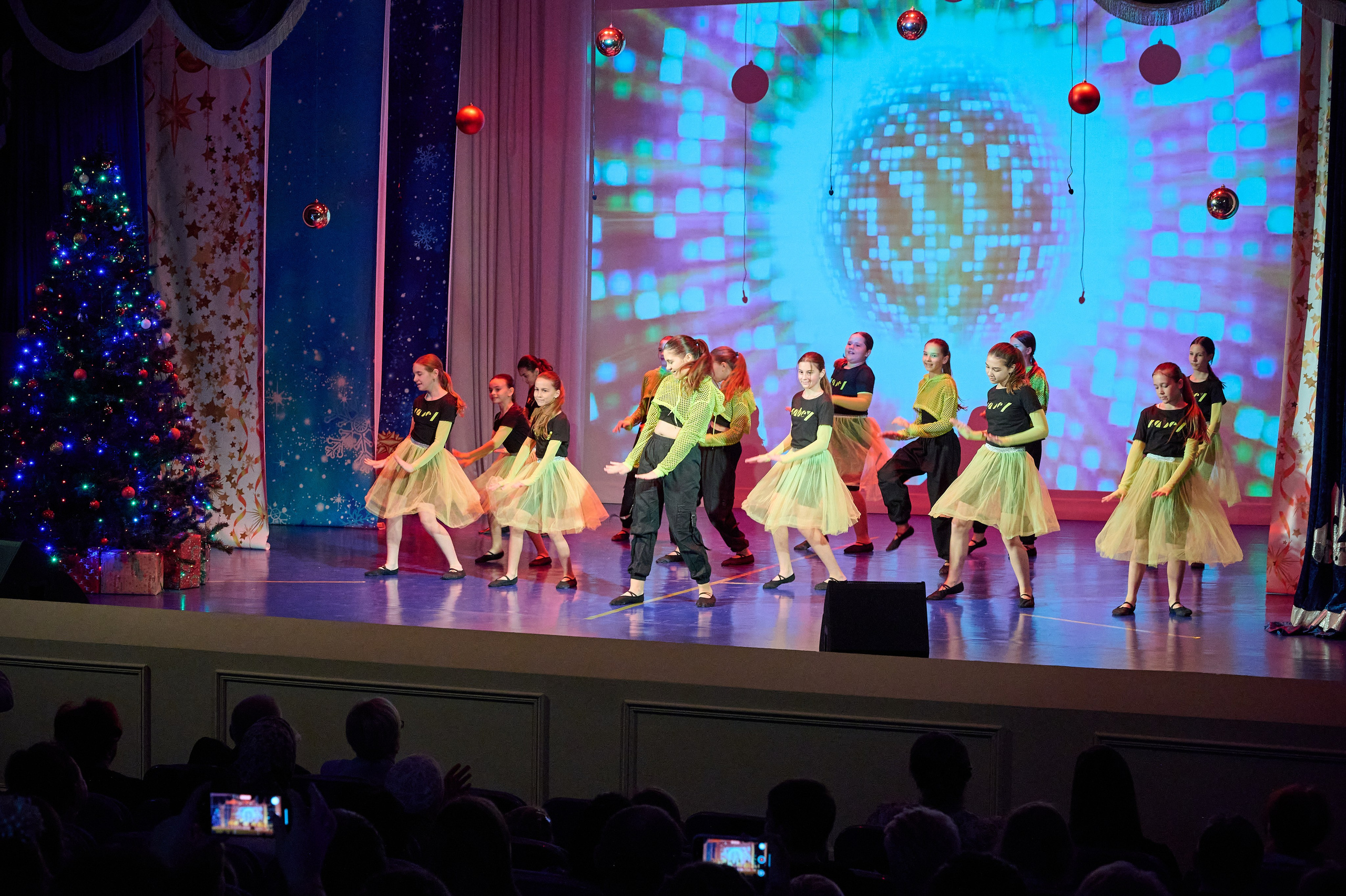 НГ концерт в Марьиной роще. Жизнь курорта Кабардинка в фотографиях