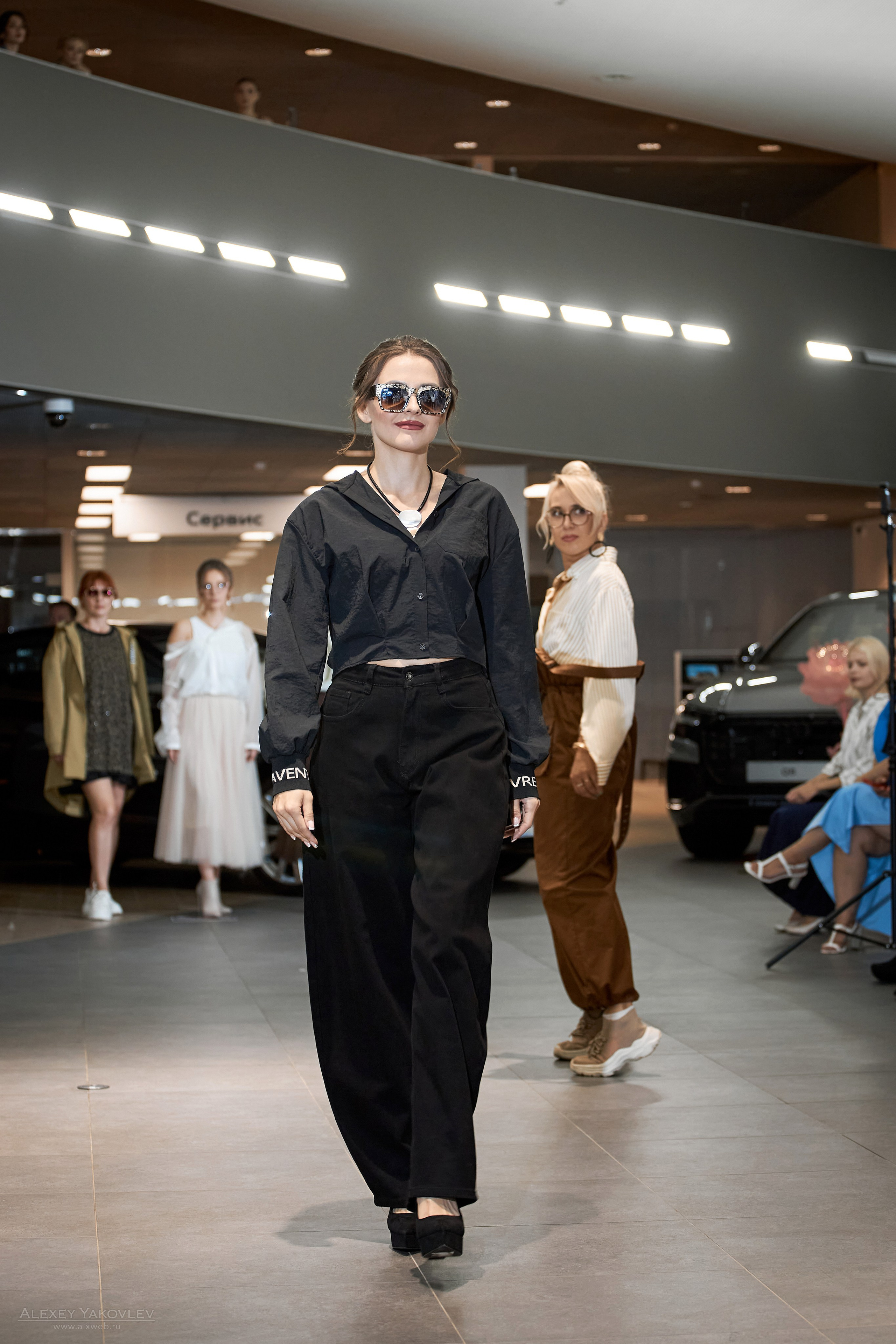 Модный показ PRE-FALL модельной школы Modeling+. Фотограф Алексей Яковлев