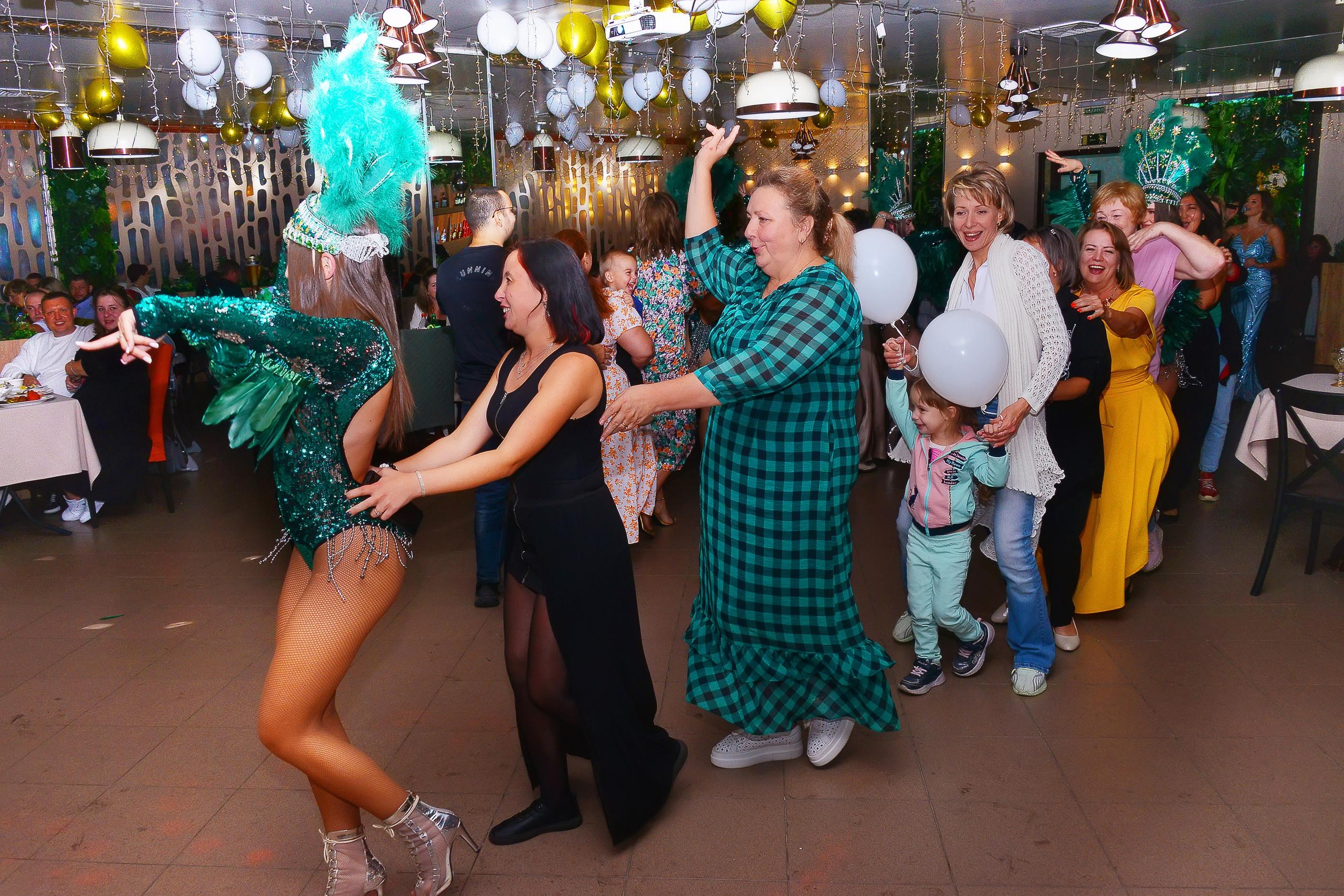 Юбилей. Фотосъёмка. Фотограф Сергей Авдеев-семейный и детский фотограф в Алматы