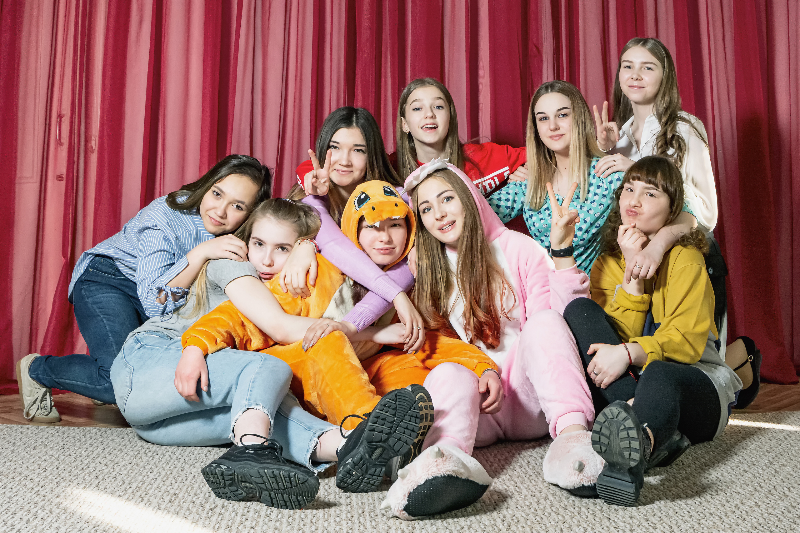 Съемка для выпускных фотобуков: школа № 5  класс 9 А Воскресенск. Свадебный фотограф Олег Шатохин  Москва и Московской область