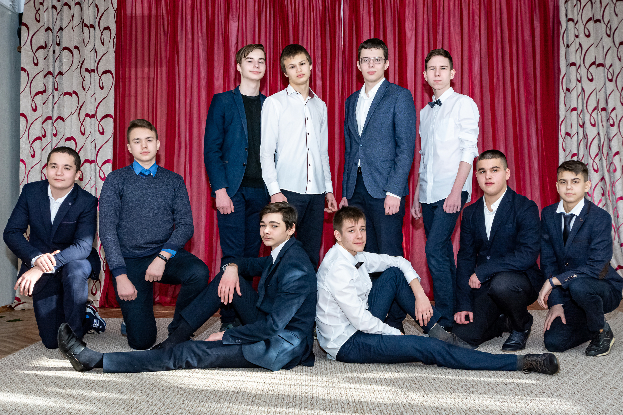 Съемка для выпускных фотобуков: школа № 5  класс 9 А Воскресенск. Свадебный фотограф Олег Шатохин  Москва и Московской область