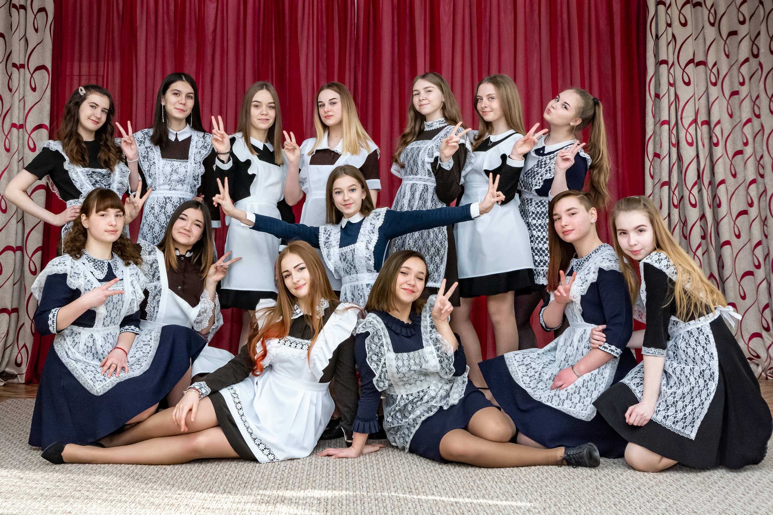 Съемка для выпускных фотобуков: школа № 5  класс 9 А Воскресенск. Свадебный фотограф Олег Шатохин  Москва и Московской область