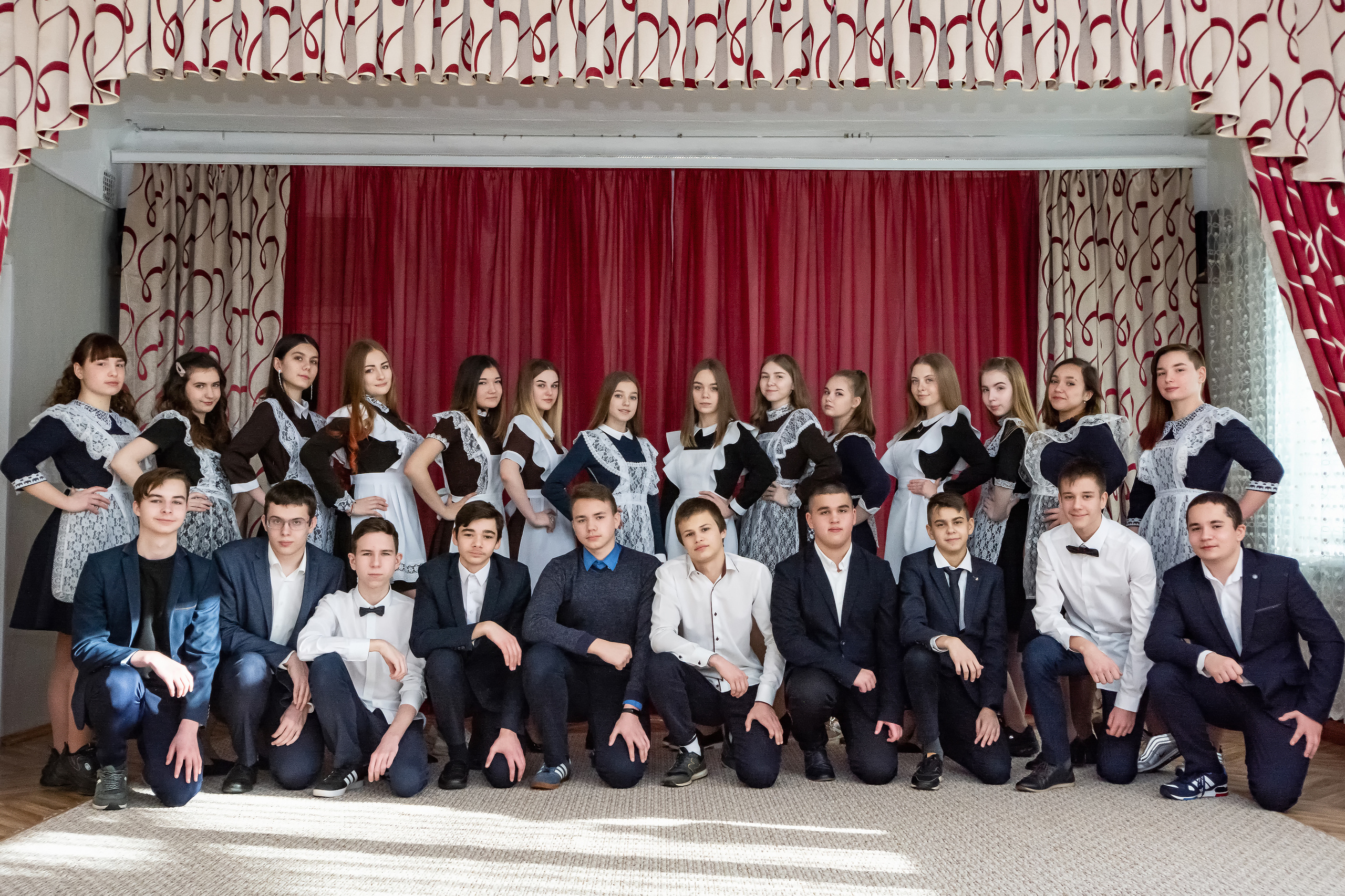 Съемка для выпускных фотобуков: школа № 5  класс 9 А Воскресенск. Свадебный фотограф Олег Шатохин  Москва и Московской область