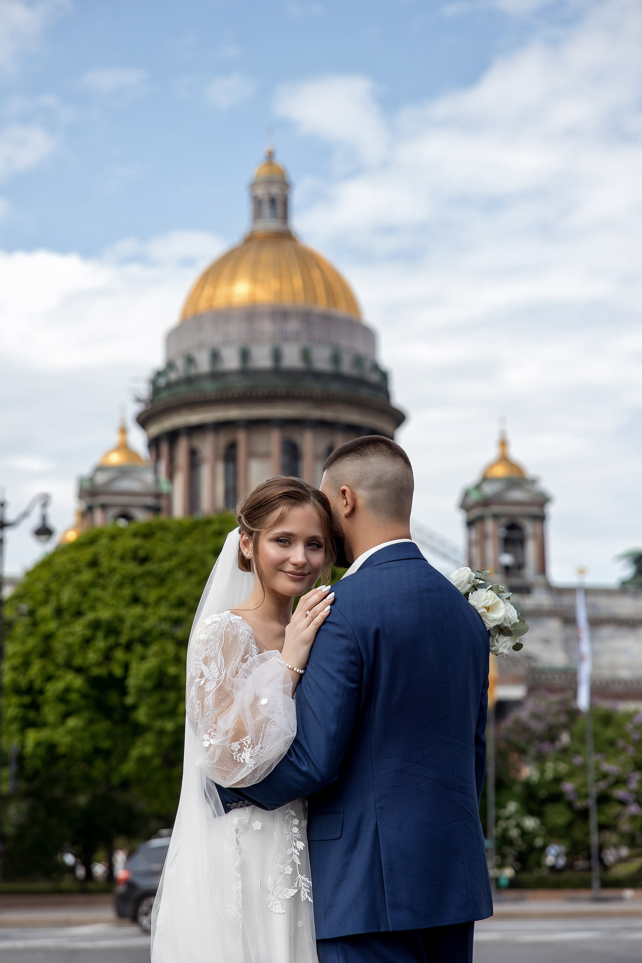 Яркая свадебная фотосессия под дождем. Свадебный и семейный фотограф Алексей Аверин