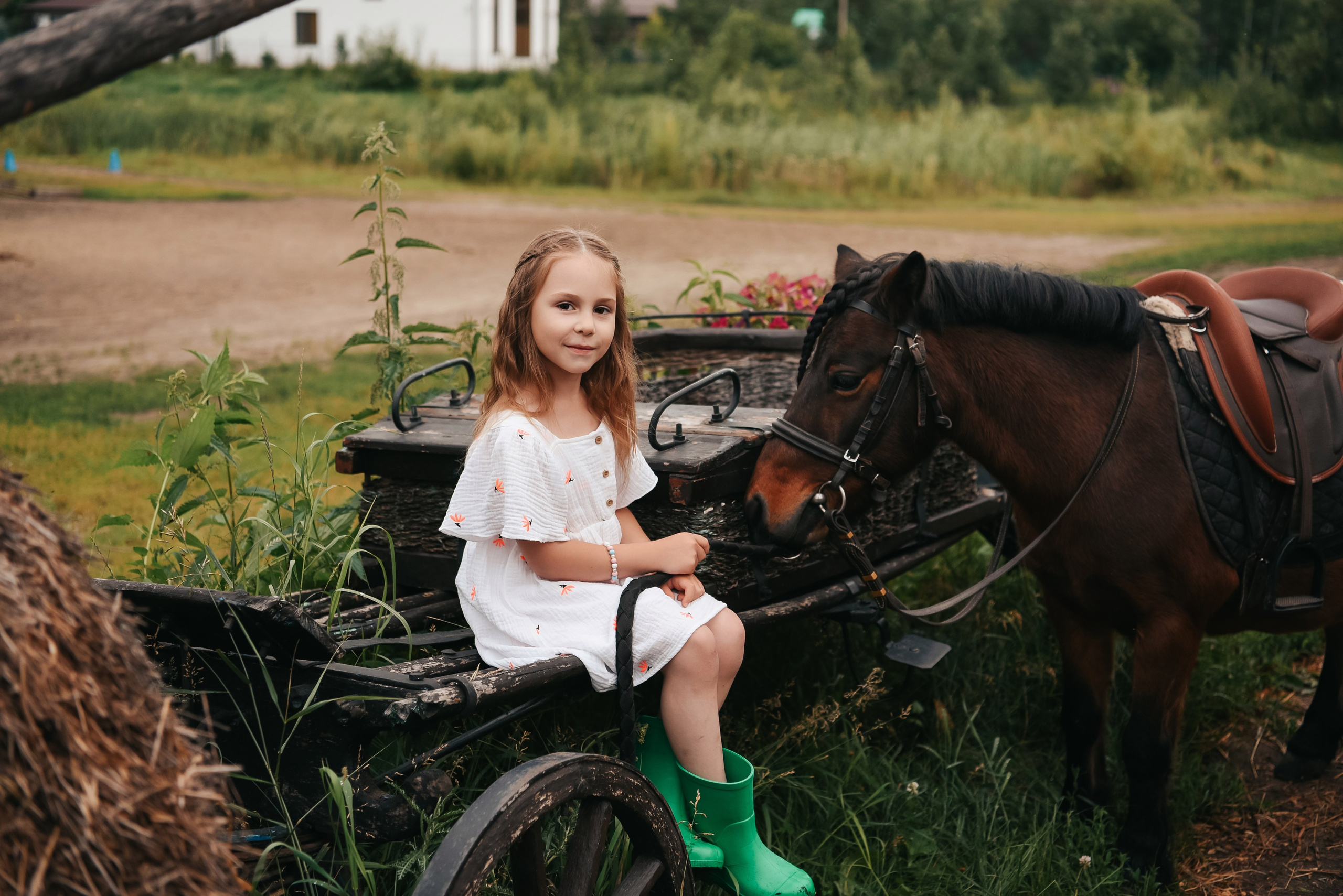 Ева и лошадка. Фотограф Анастасия Гурьянова в Тюмени и Ялуторовске