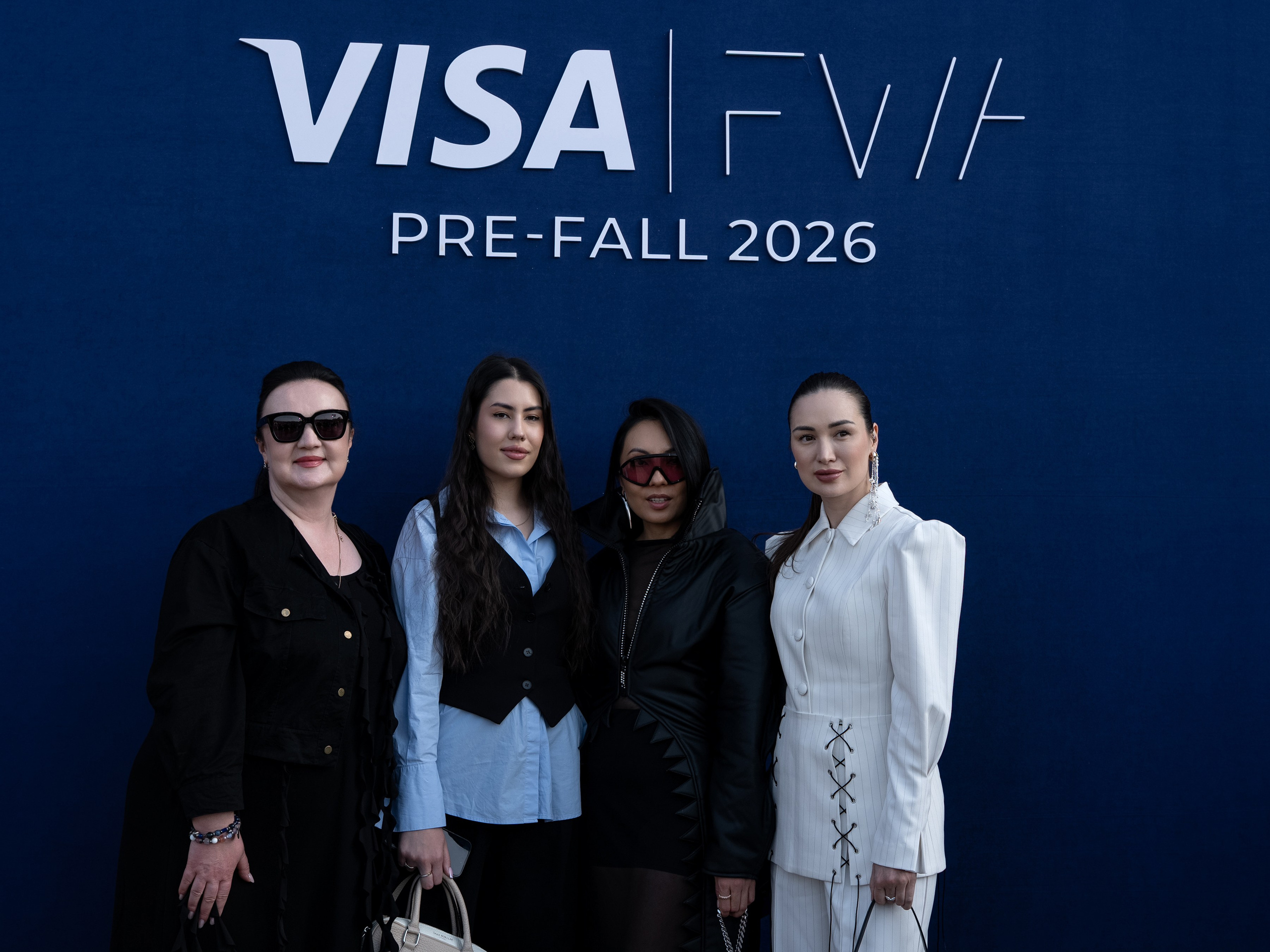 Visa Fashion Week Almaty Pre-Fall 2026 April StreetStyle Day 1. Сайт Алматинского НЮ АРТ, будуар и фэшн фотографа Дениса Карпенко