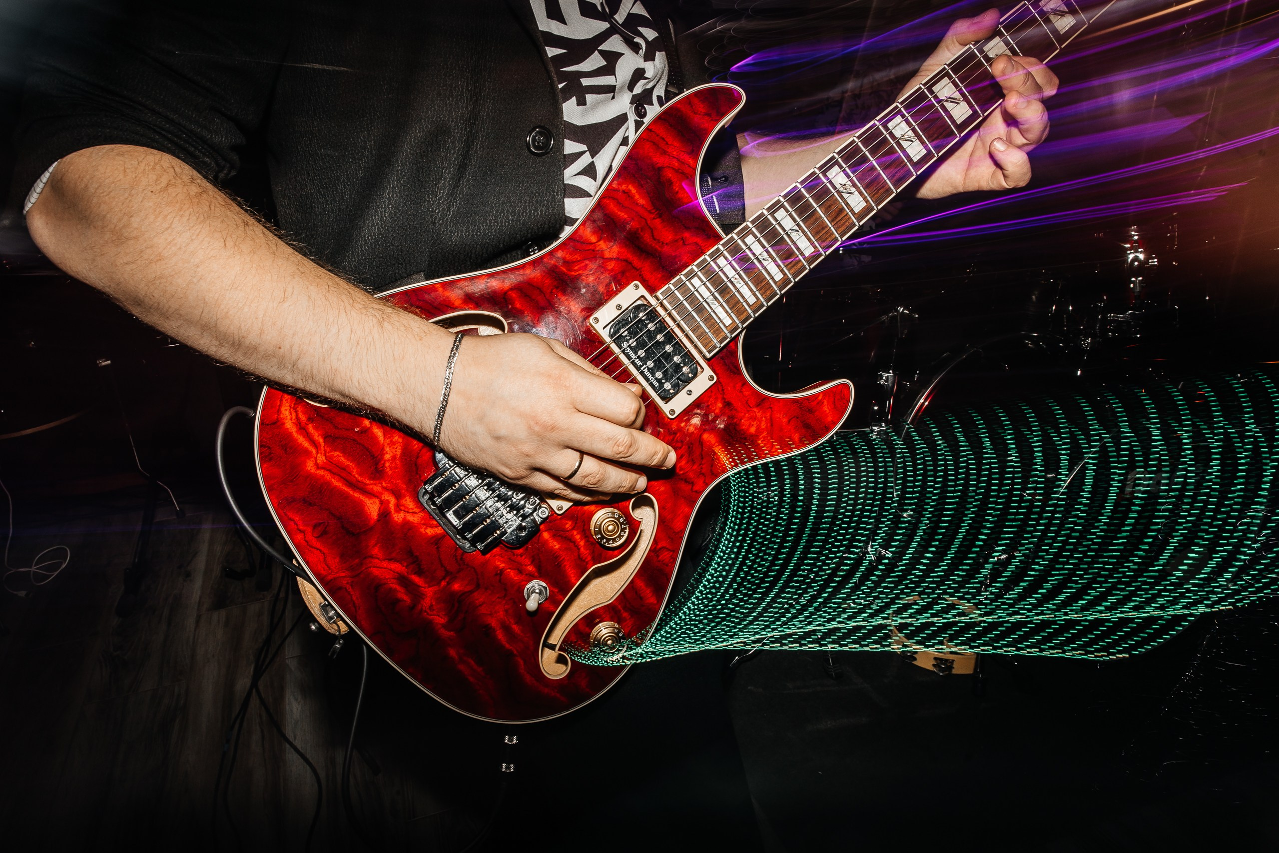 Здравствуйте! Я&nbsp;свадебный фотограф из&nbsp;Ульяновска, работаю в&nbsp;том числе по&nbsp;всей России и&nbsp;с&nbsp;выездом за&nbsp;границу. Снимаю свадьбы, lovestory, корпоративы, светский репортаж. Провожу обучение по&nbsp;фотографии, мастер-классы и&nbsp;воркшопы для других фотографов.