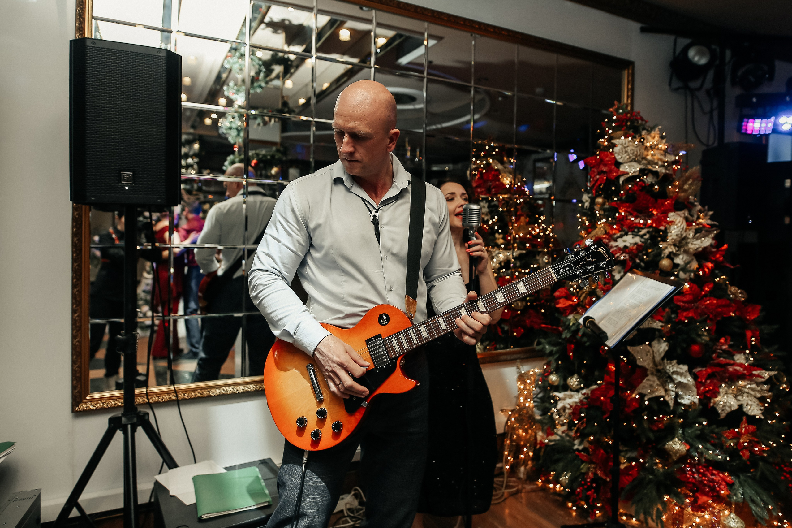 Живая музыка в Москве Ведущий Москва Саксофон Топ ведущих на свадьбу. Свадебный ведущий в Москве Саксофон на свадьбу