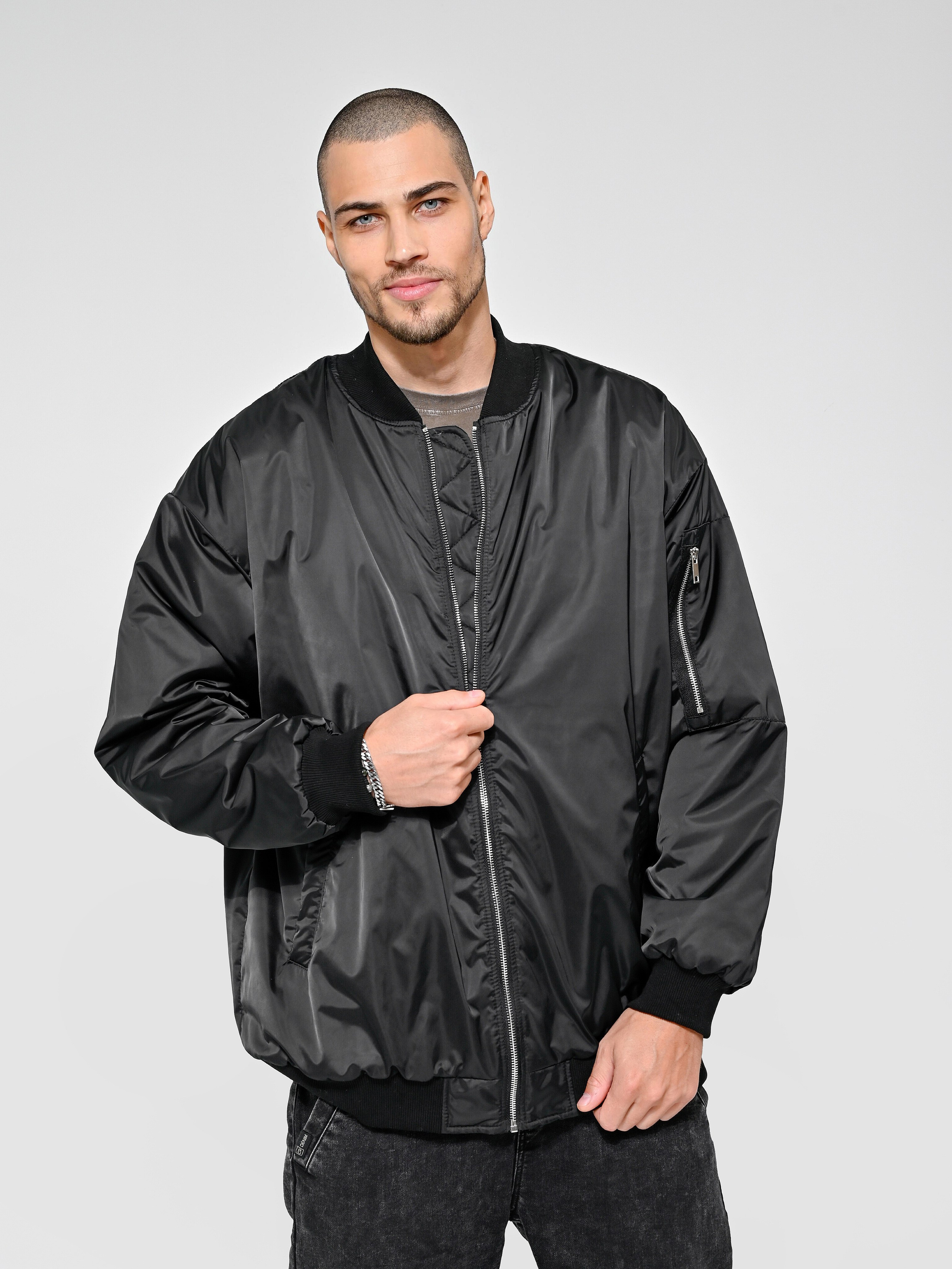 Егор Н. - модель мужчина для маркетплейсов. ТМ Продакшн — Съемка для маркетплейсов в Москве