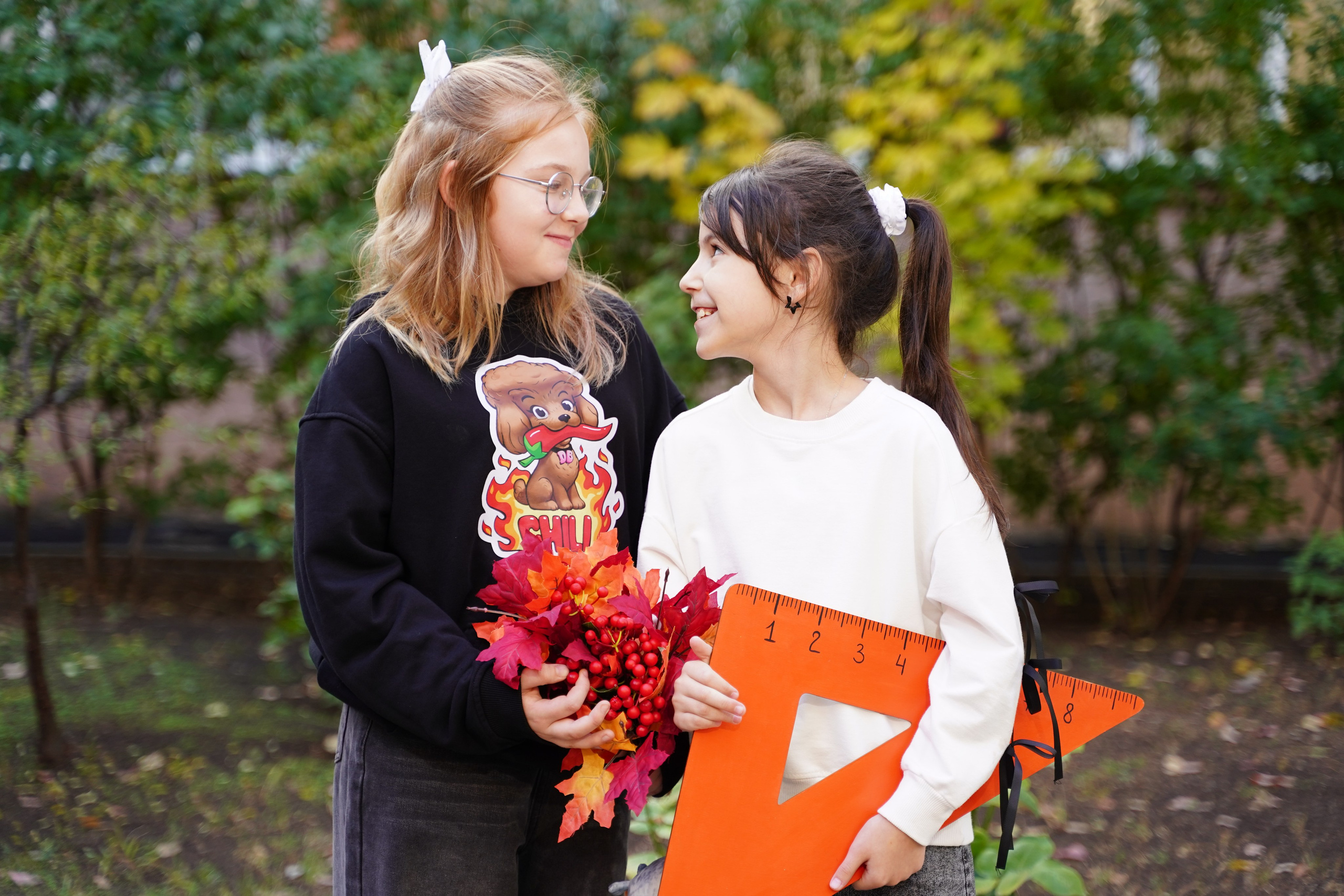 Фото с другом. MEMENTO.Выпускные альбомы, школьные, юбилейные и другие книги. Ростов-на-Дону