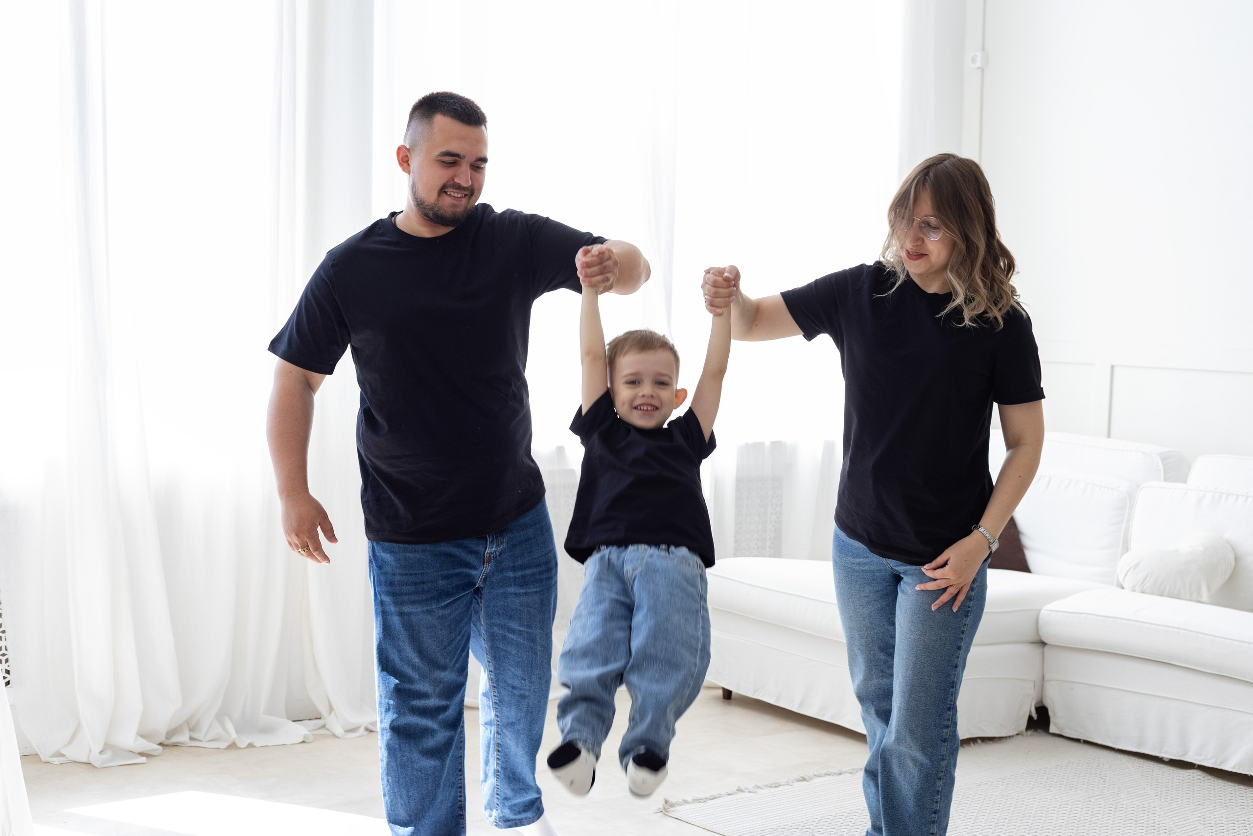 Семейная фотосессия в студии (Михаил, Крестина и Макар). Женский фотограф в Орске Новотроицке Динара Долганова