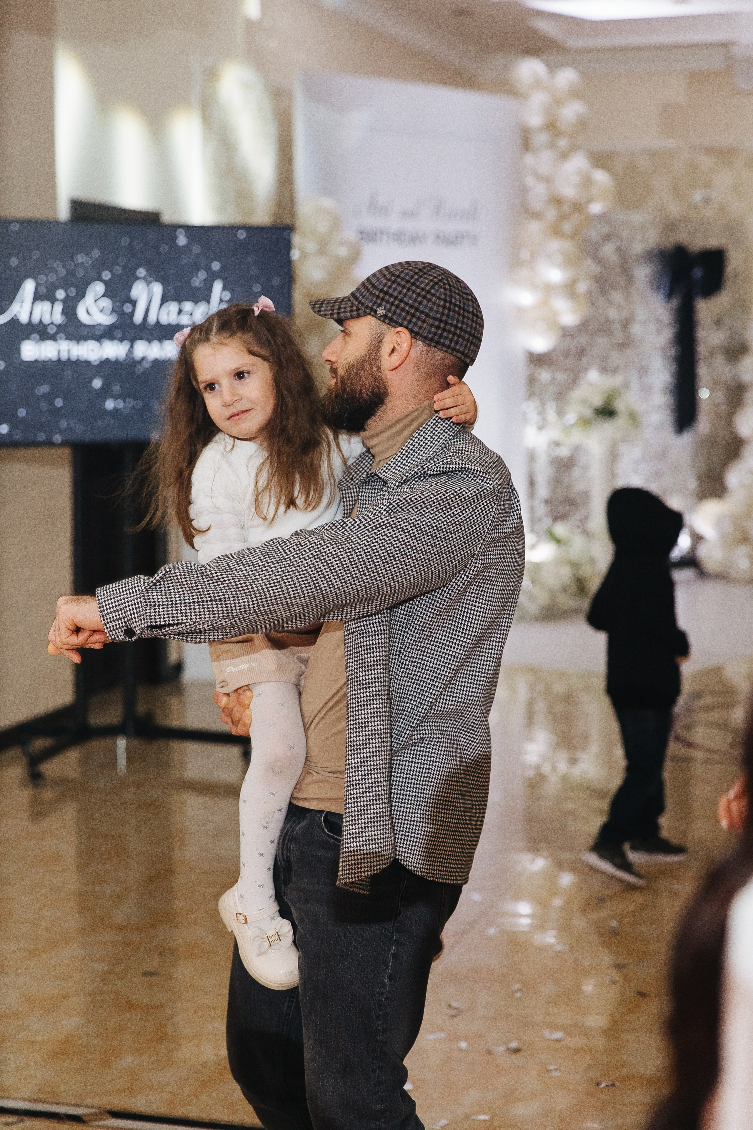 Ани и Назели. 35&5 День рождения, «Янтарь». Фотограф в Красноярске Надежда Воскресенская