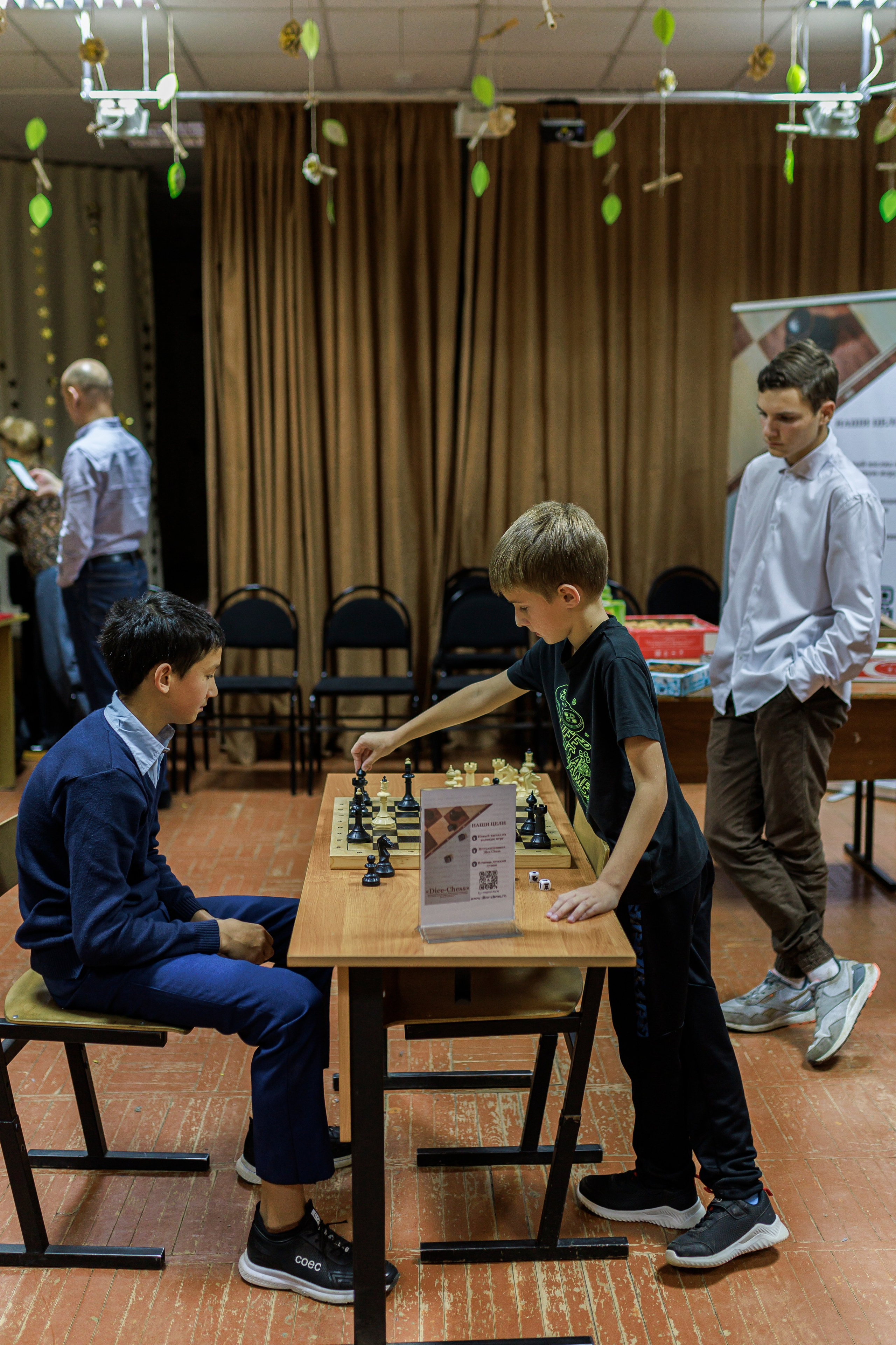 Репортажная сьёмка игры в шахматы в детском доме. Семейный и детский фотограф в Рязани Васюгова Мария