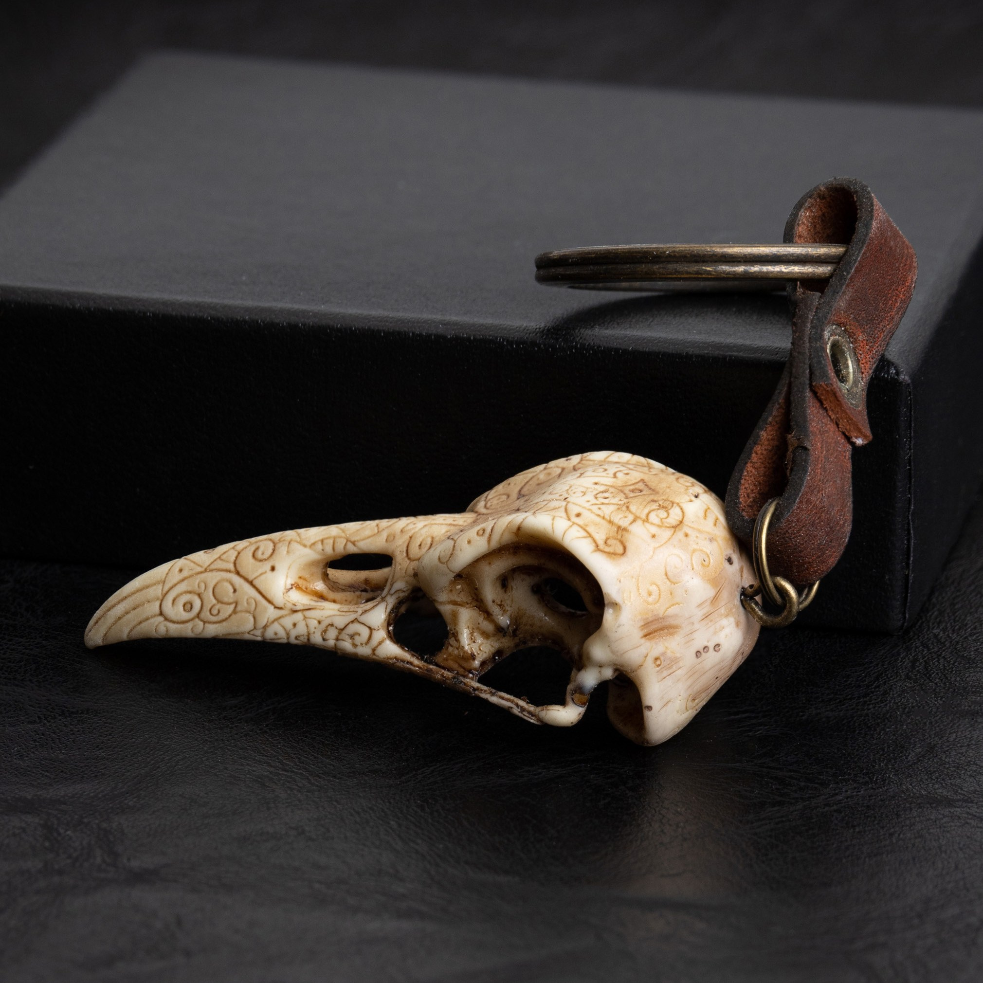 Брелок-череп ворона с кольцом | Фото для Wildberries