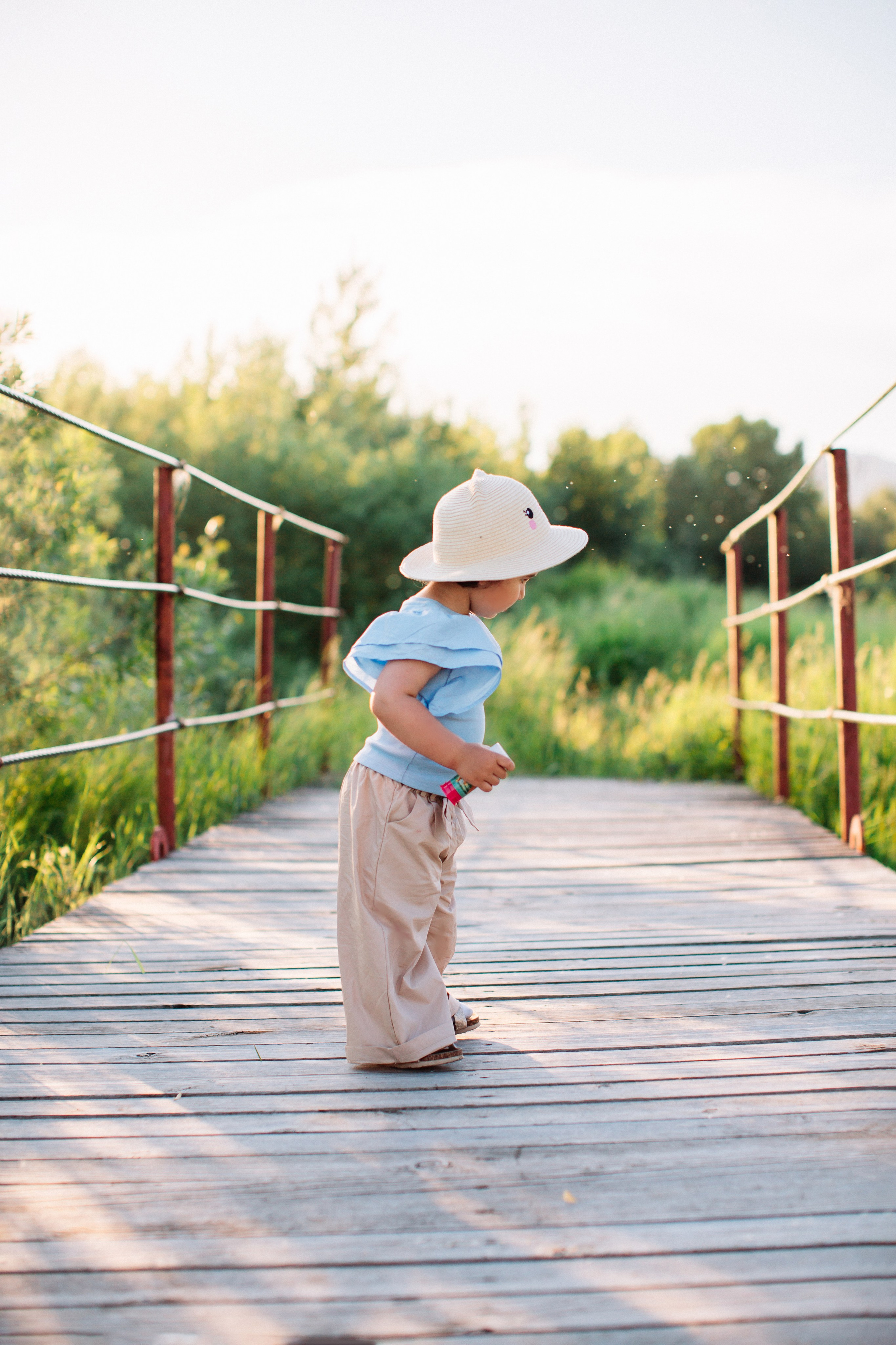 семейный детский фотограф новосибирск   малышка девочка шляпка
