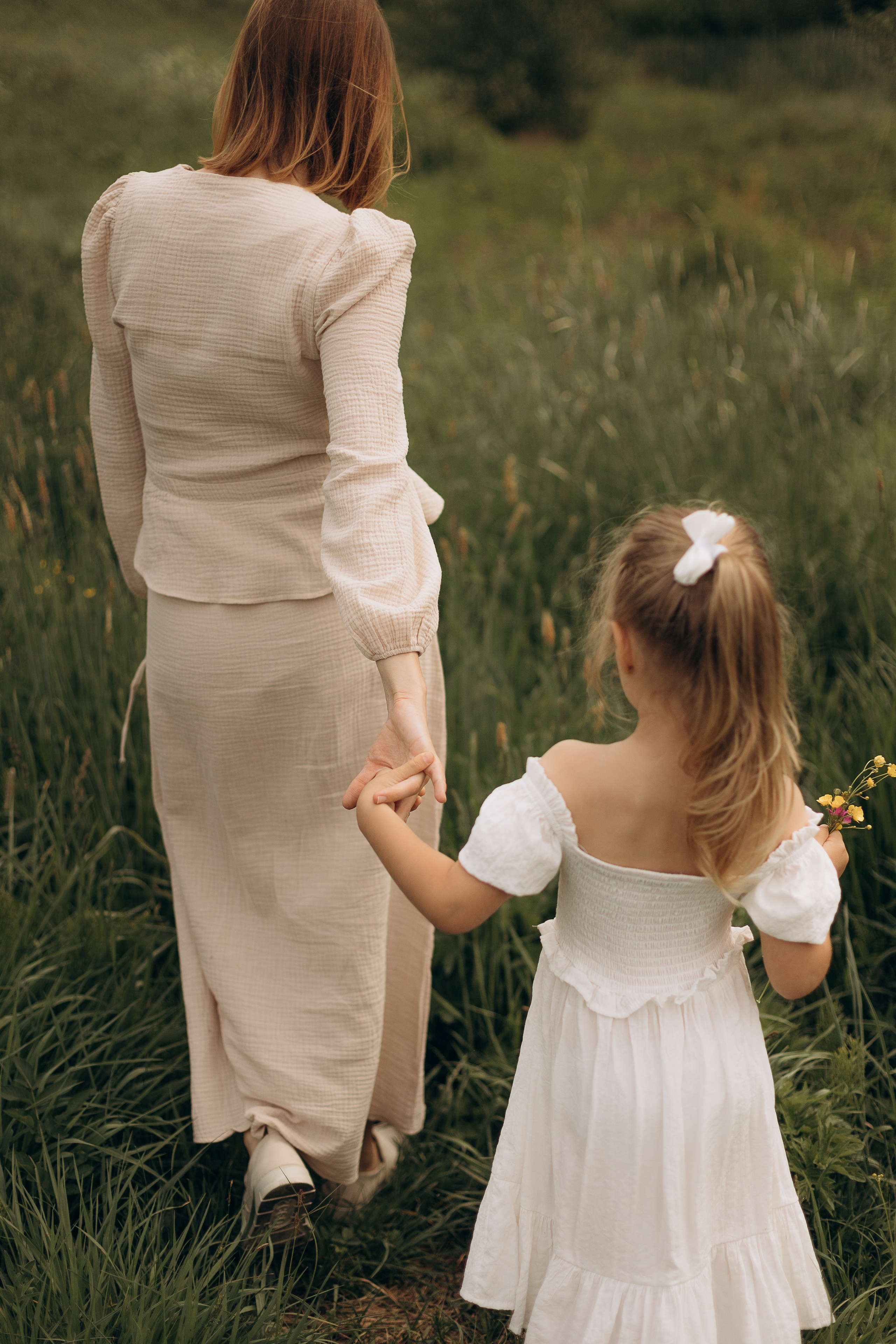 Мама и дочка на холмах. Детский и семейный фотограф в Москве Светлана Шабалина