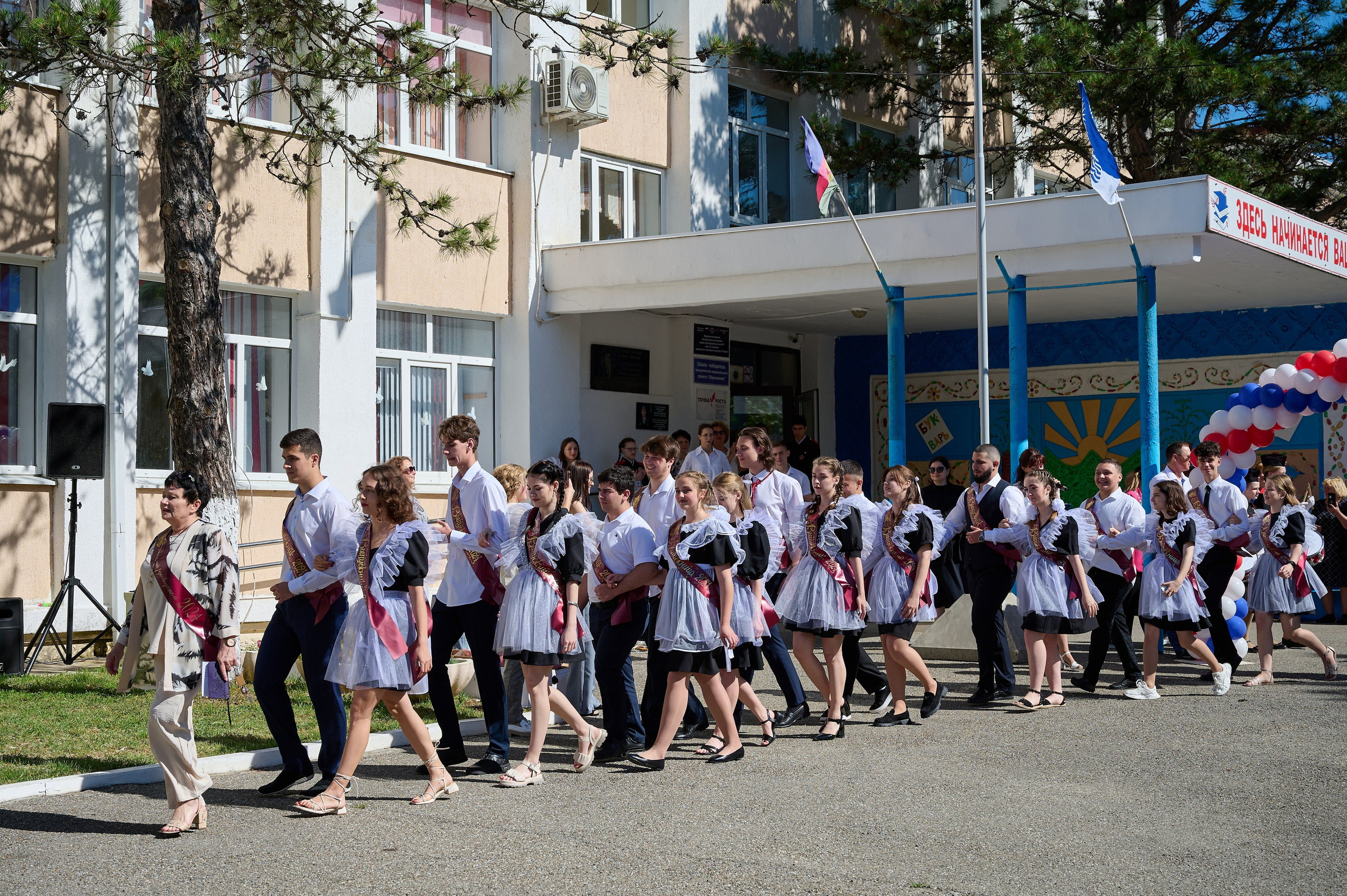 Последний звонок. Жизнь курорта Кабардинка в фотографиях
