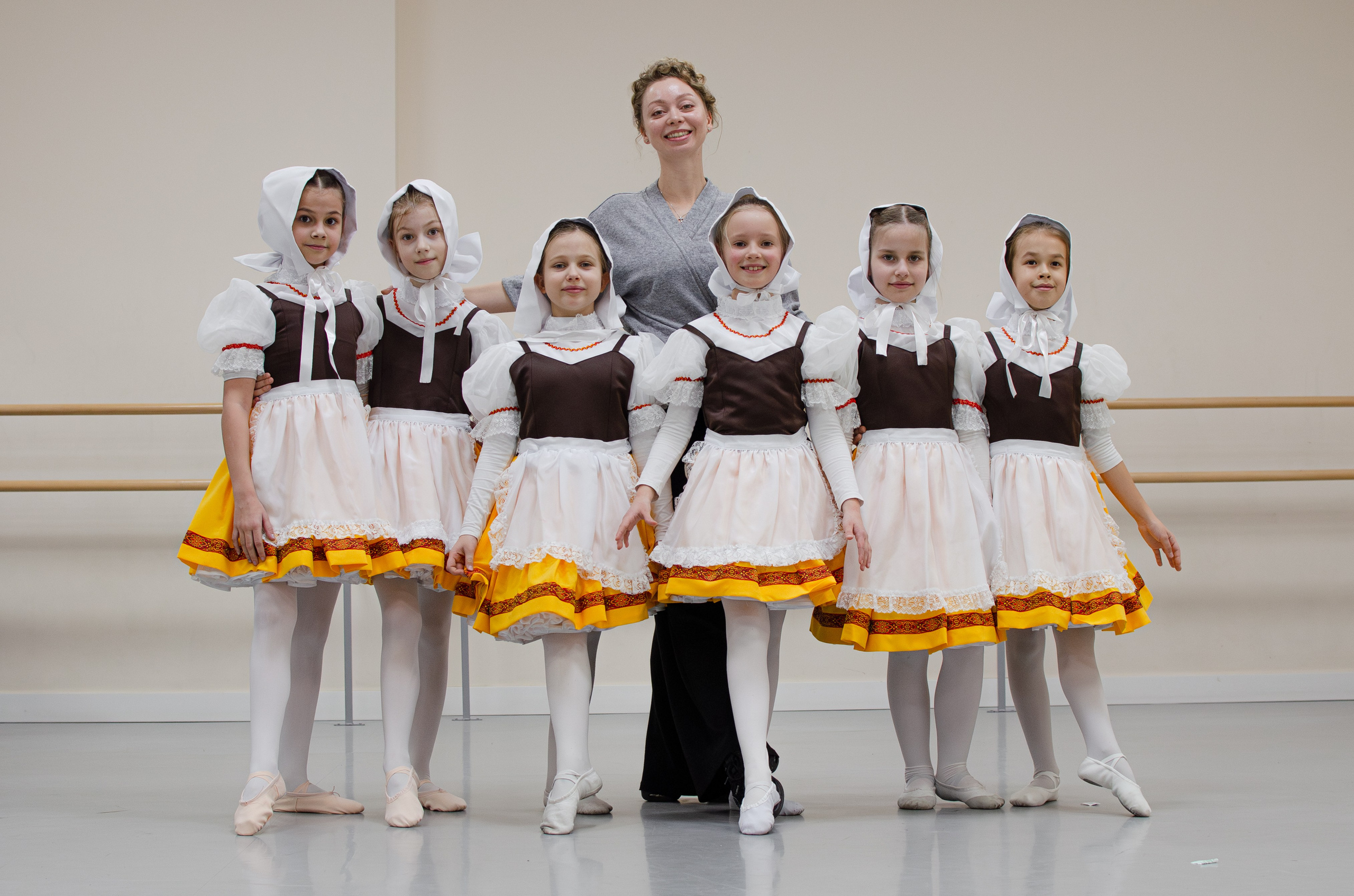 Хореографический коллектив «Русская тройка». Открытый урок младшей группы. Портретный и репортажный фотограф в Санкт-Петербурге Варвара Жукова