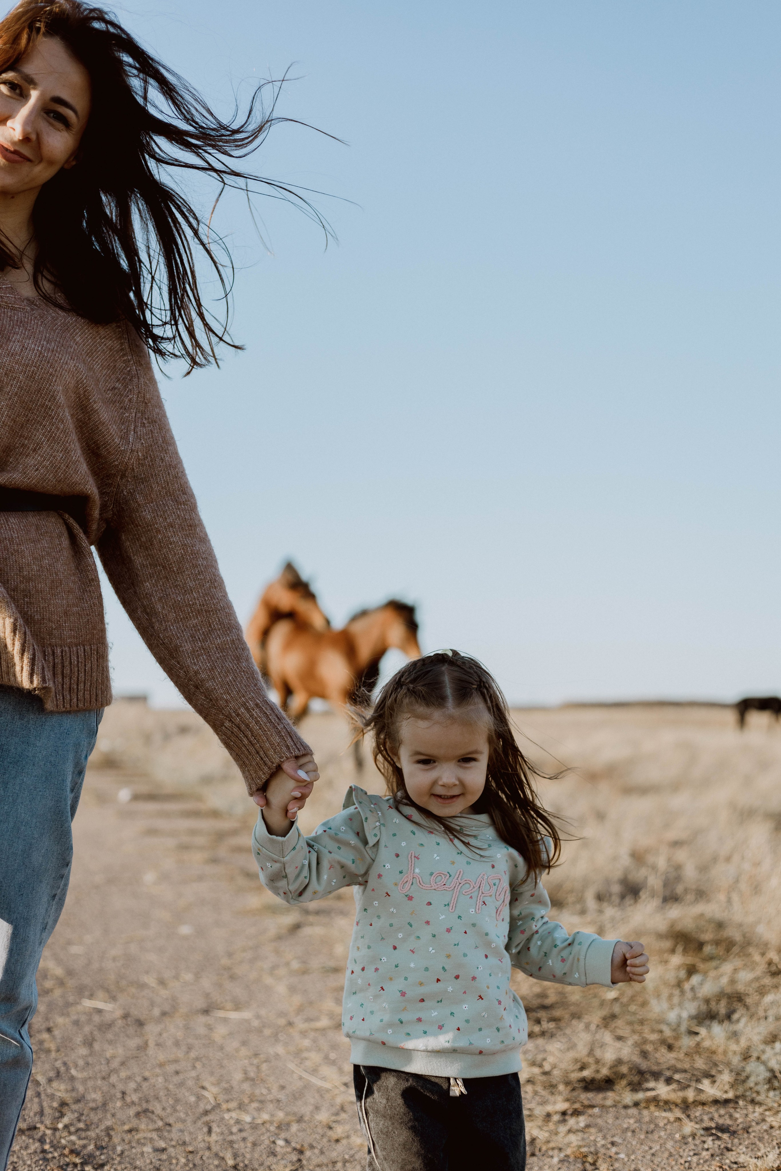 Юля и Ева с лошадьми. Семейный фотограф Наталия Демченко, Краснодар
