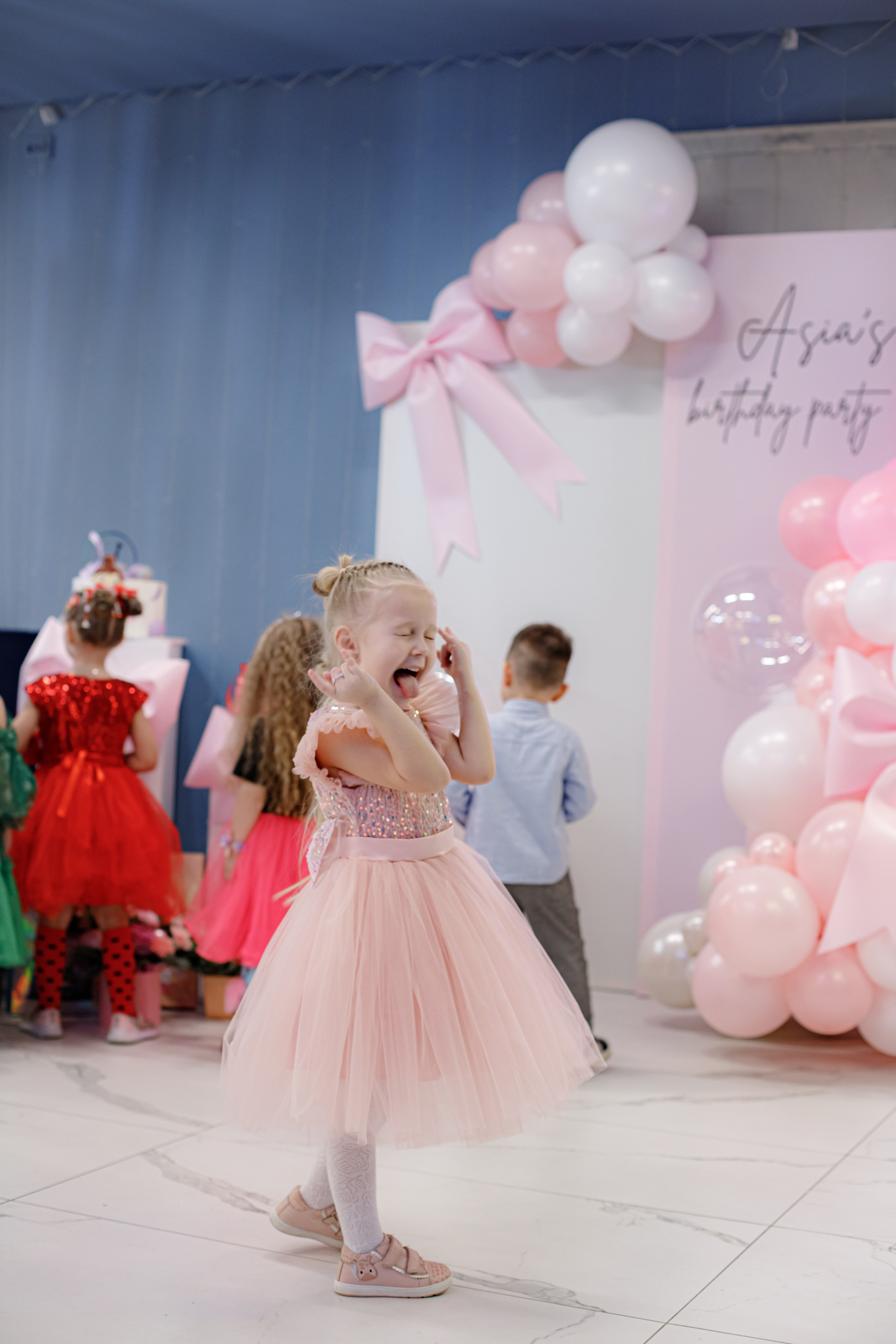 ASIA'S BIRTHDAY PARTY. Photokarish