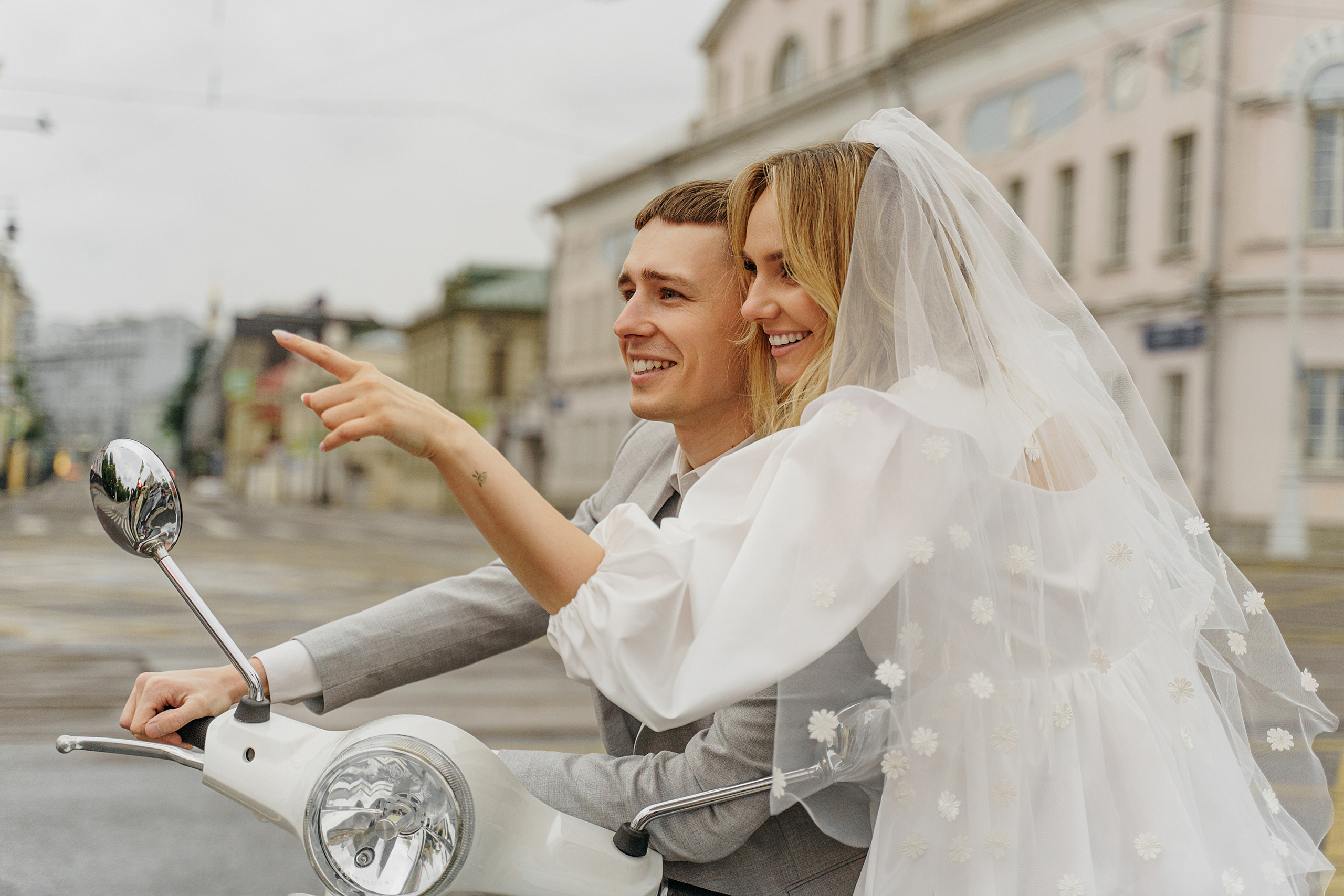 Свадьба на мопеде (Мини фотосессия). Свадебный фотограф