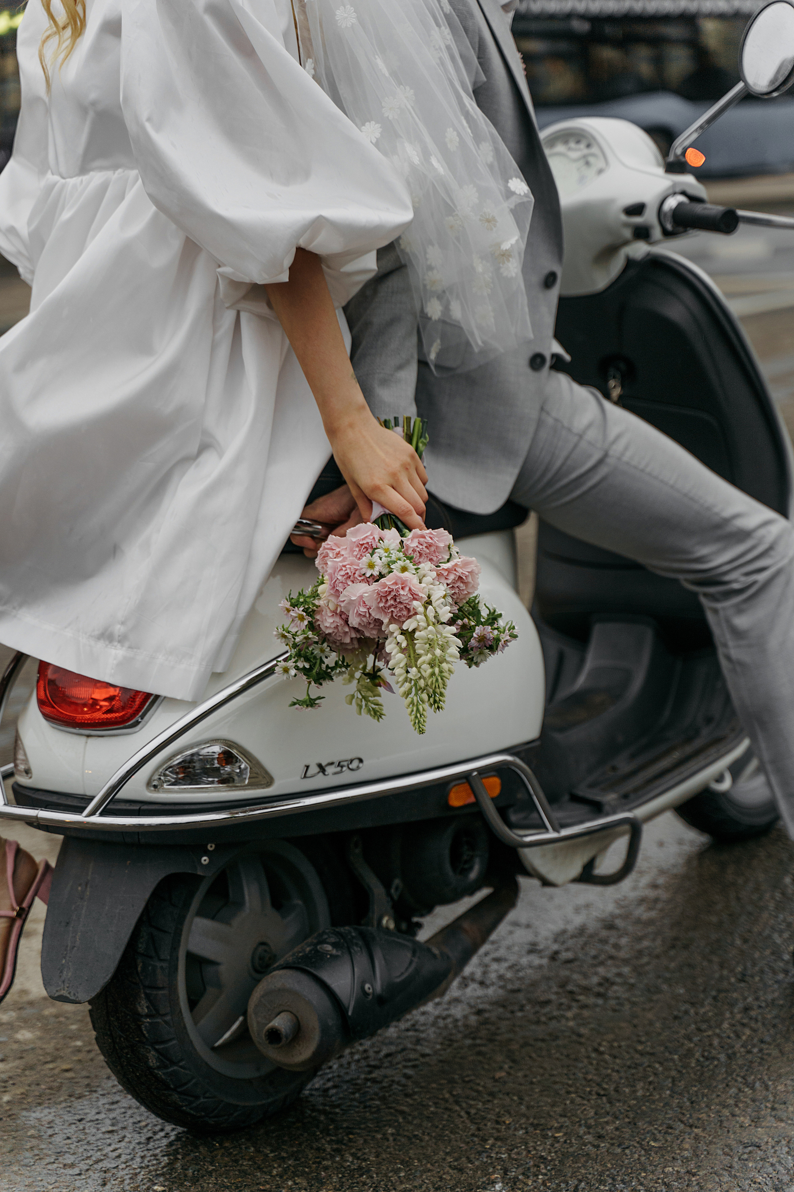 Свадьба на мопеде (Мини фотосессия). Свадебный фотограф