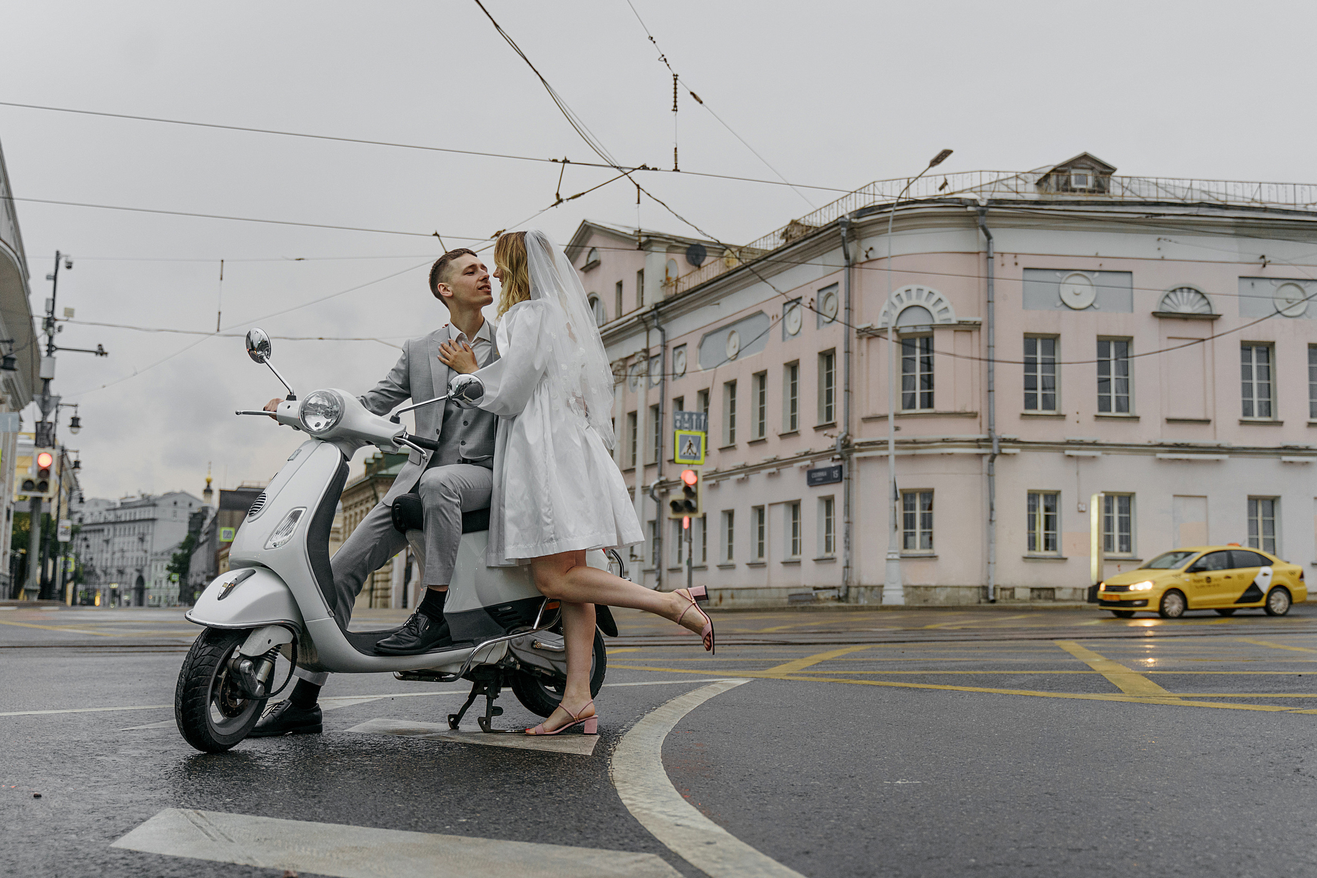 Свадьба на мопеде (Мини фотосессия). Свадебный фотограф