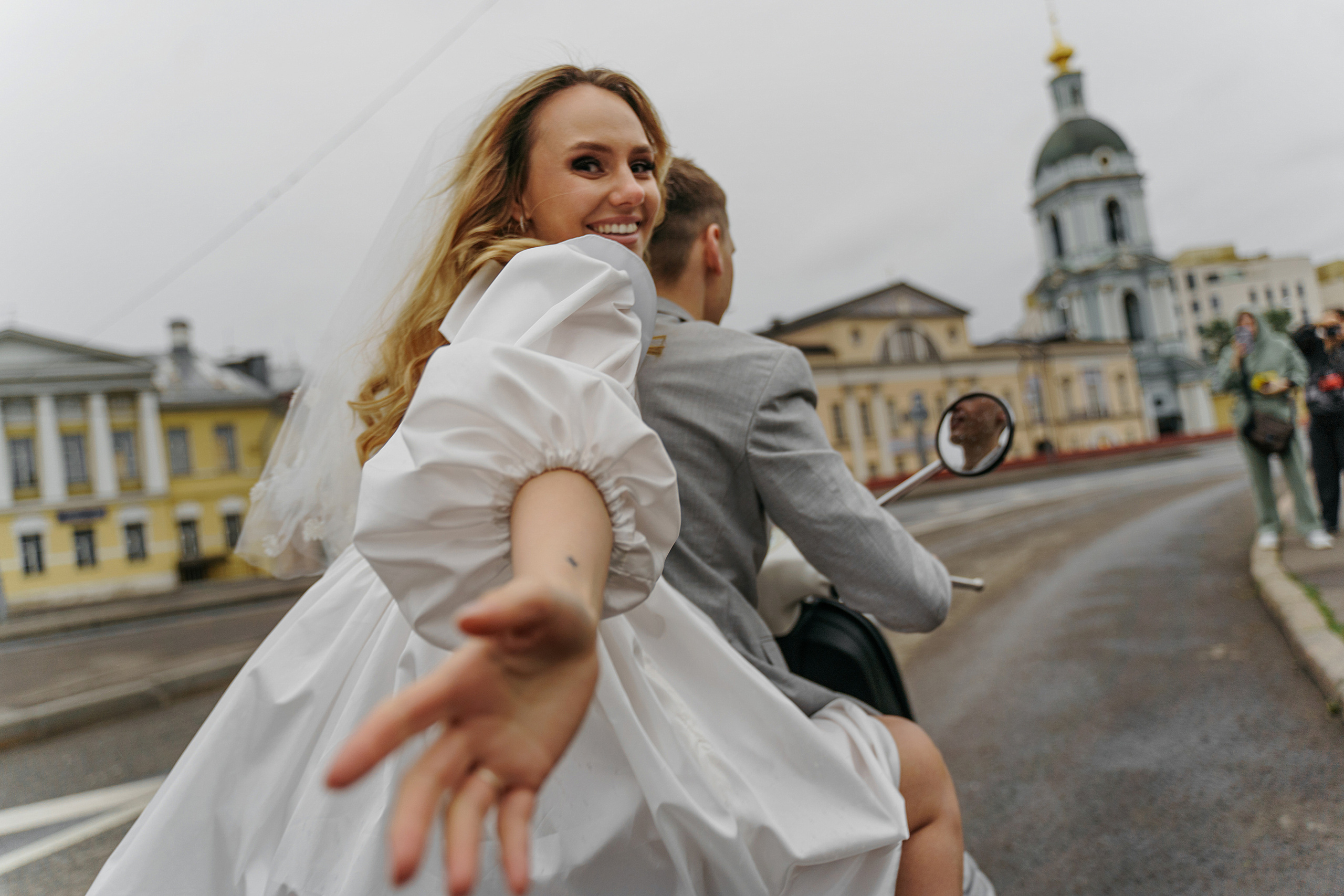 Свадьба на мопеде (Мини фотосессия). Свадебный фотограф