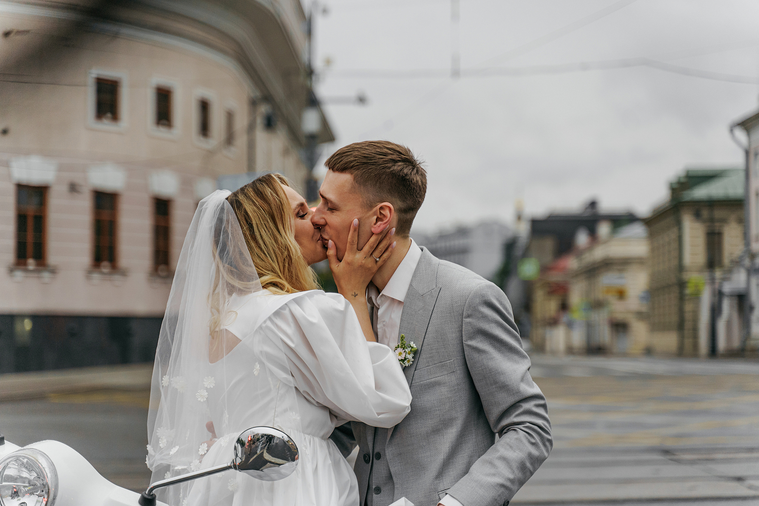 Свадьба на мопеде (Мини фотосессия). Свадебный фотограф