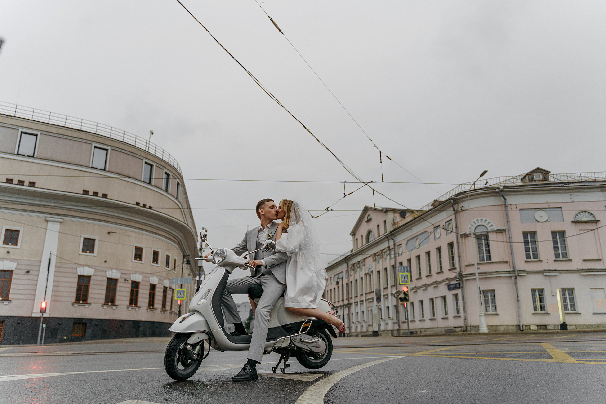 Свадьба на мопеде (Мини фотосессия). Свадебный фотограф
