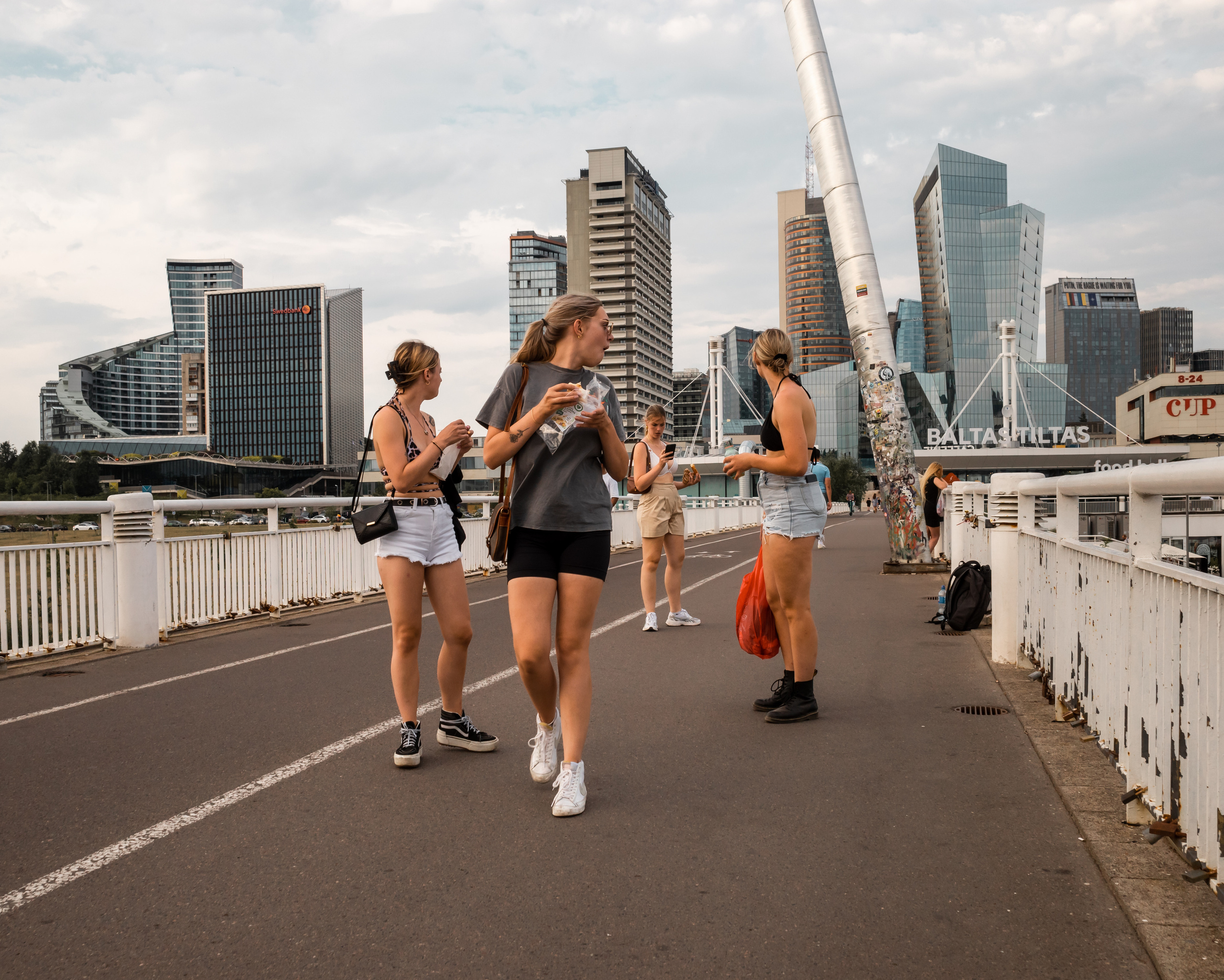 Живые Улицы: Стрит Фотографии Со Всего Мира. Максим Харитончик — фотограф